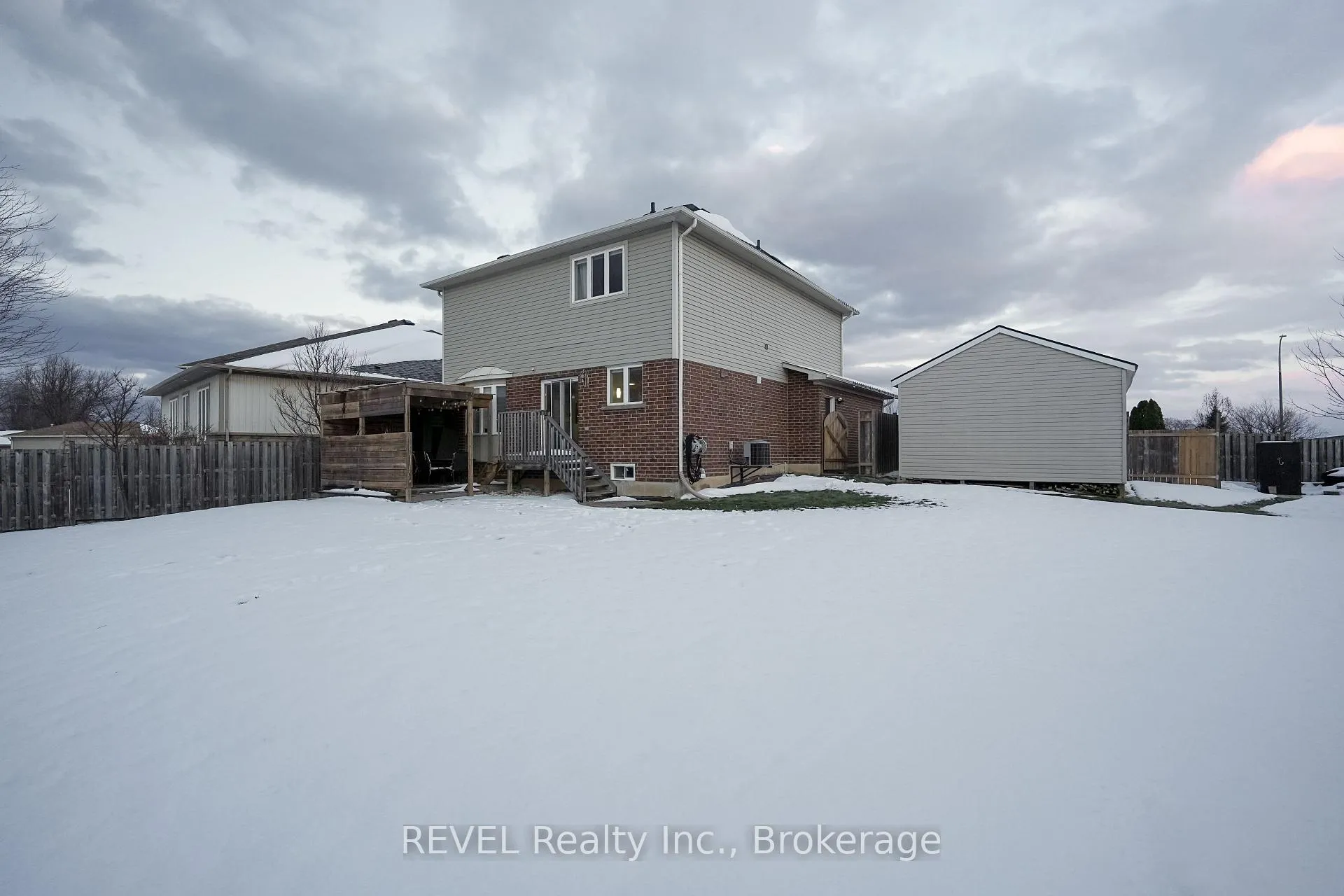 Photo 38 of 44 Sidare Court, Grimsby, Grimsby Beach — HOMEH