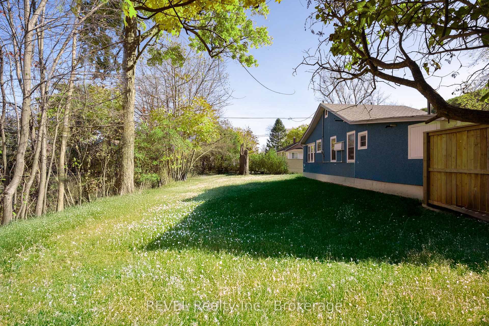 Photo of 405 Oxford Avenue