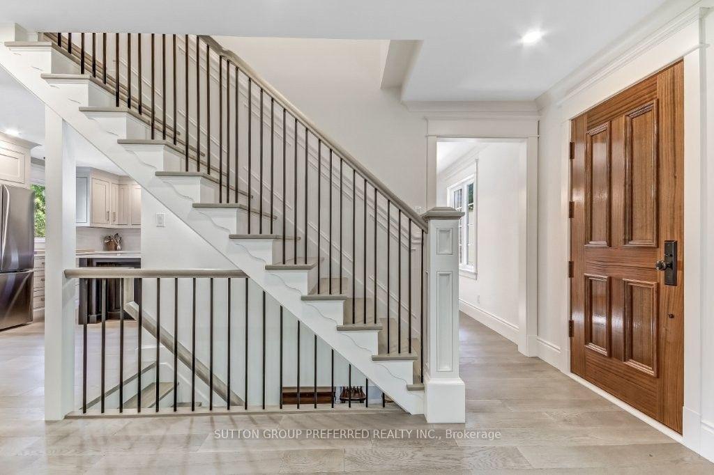 Photo 5 of 54 Lloyd Manor Crescent, London, North M — HOMEH