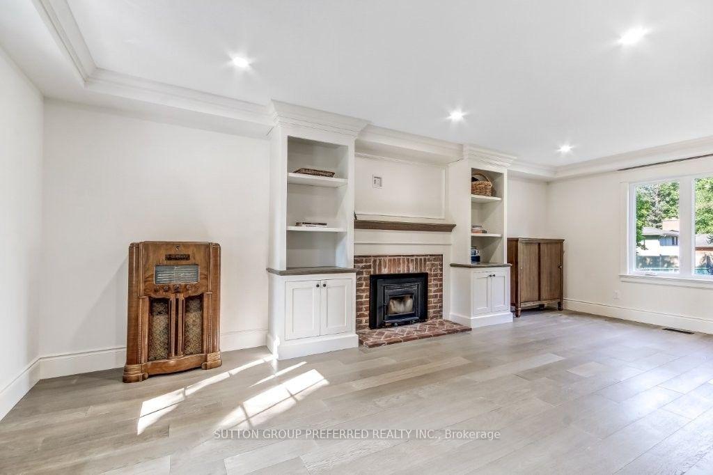 Photo 6 of 54 Lloyd Manor Crescent, London, North M — HOMEH