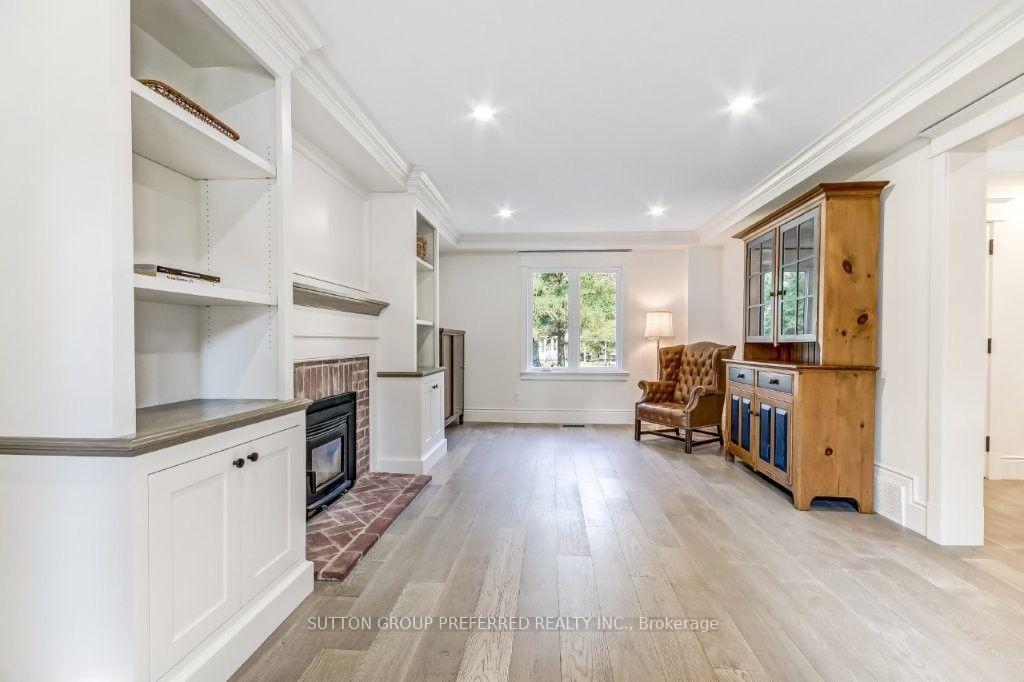 Photo 7 of 54 Lloyd Manor Crescent, London, North M — HOMEH