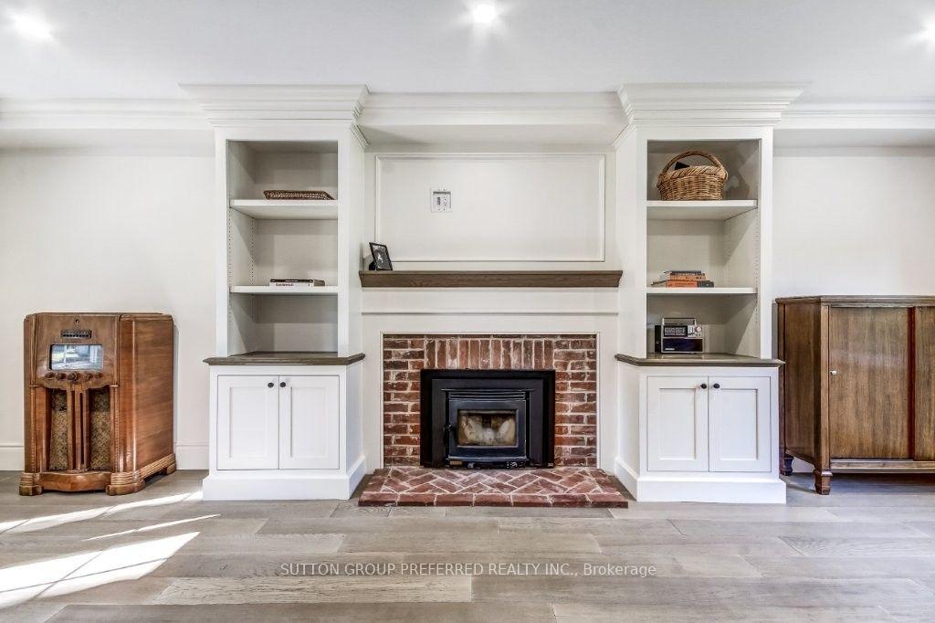 Photo 8 of 54 Lloyd Manor Crescent, London, North M — HOMEH