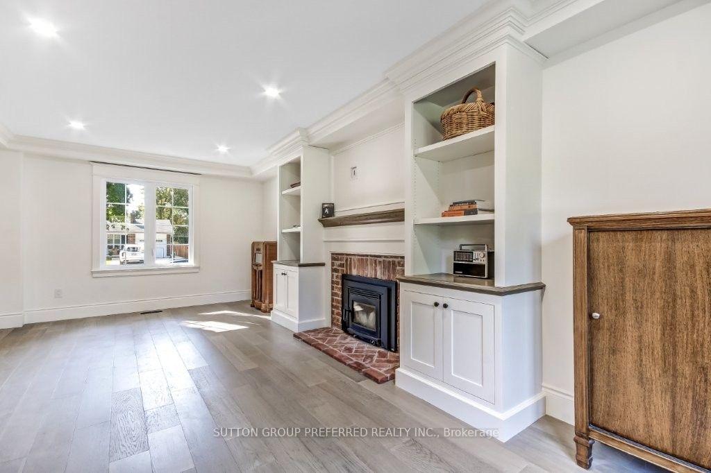 Photo 9 of 54 Lloyd Manor Crescent, London, North M — HOMEH