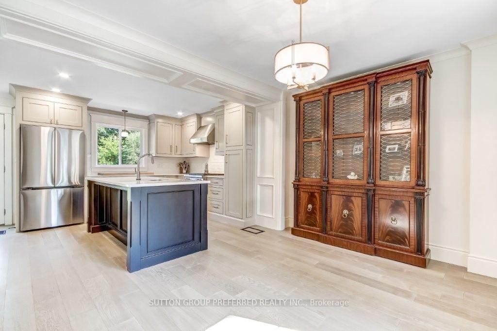 Photo 10 of 54 Lloyd Manor Crescent, London, North M — HOMEH