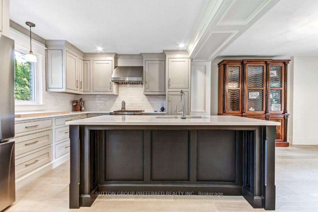 Photo 11 of 54 Lloyd Manor Crescent, London, North M — HOMEH