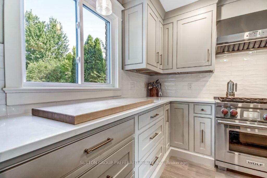 Photo 12 of 54 Lloyd Manor Crescent, London, North M — HOMEH