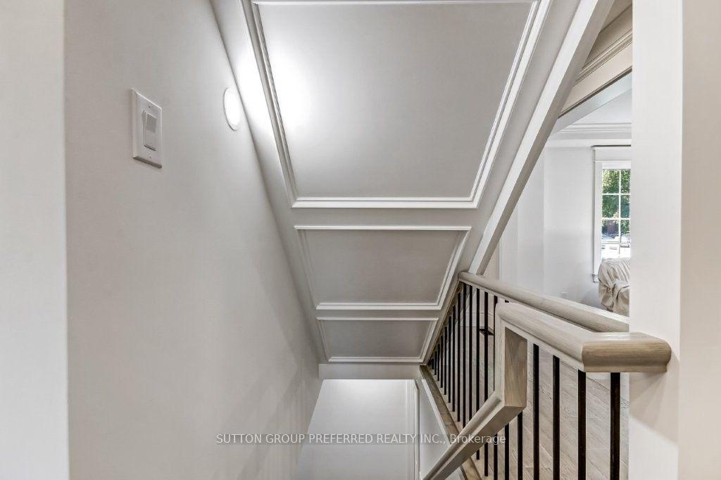 Photo 16 of 54 Lloyd Manor Crescent, London, North M — HOMEH