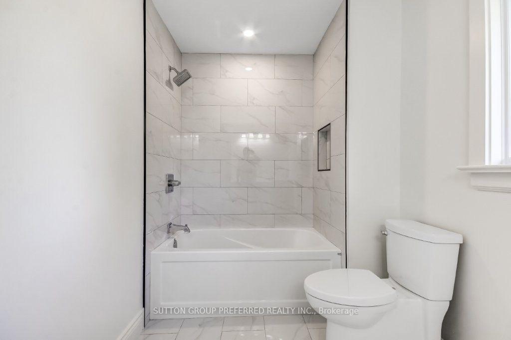 Photo 18 of 54 Lloyd Manor Crescent, London, North M — HOMEH