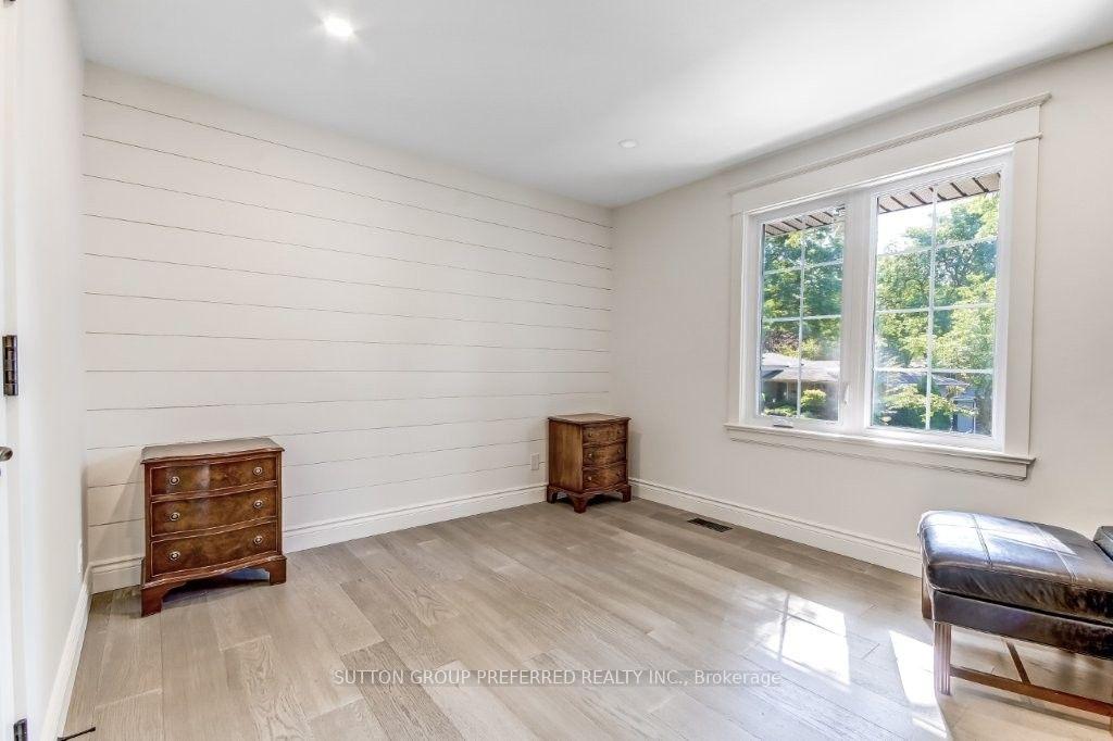 Photo 20 of 54 Lloyd Manor Crescent, London, North M — HOMEH