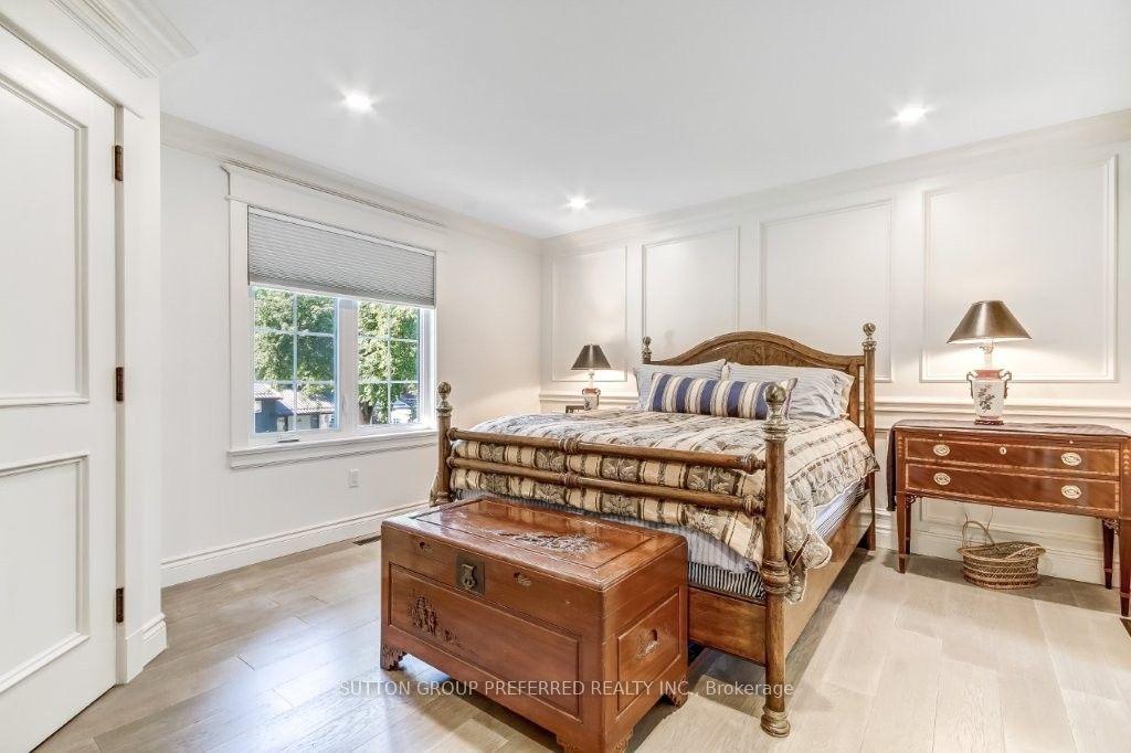 Photo 21 of 54 Lloyd Manor Crescent, London, North M — HOMEH