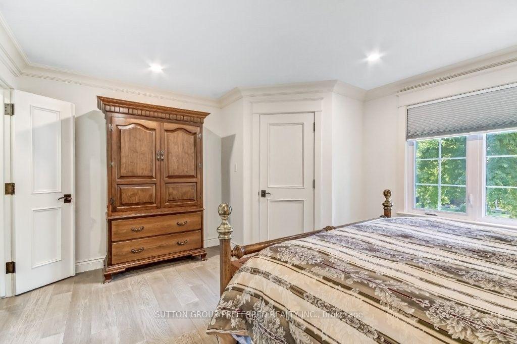 Photo 22 of 54 Lloyd Manor Crescent, London, North M — HOMEH