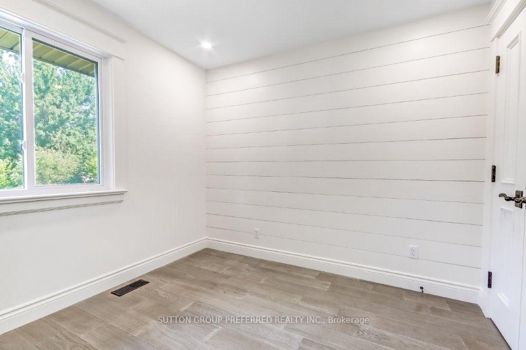 Photo 26 of 54 Lloyd Manor Crescent, London, North M — HOMEH