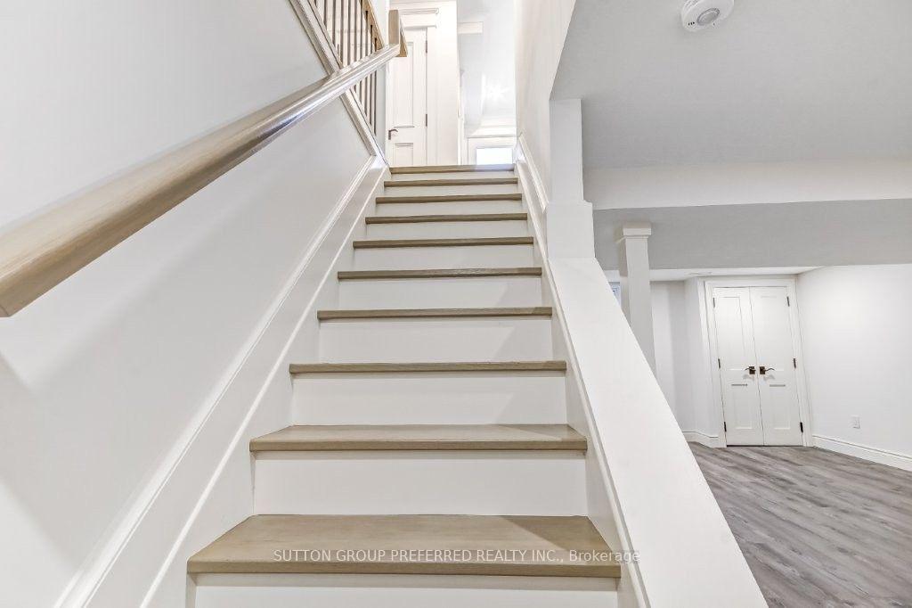 Photo 29 of 54 Lloyd Manor Crescent, London, North M — HOMEH