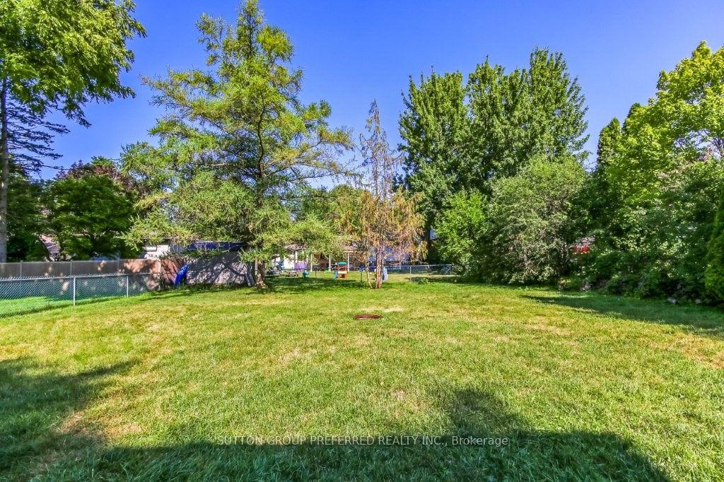 Photo 30 of 54 Lloyd Manor Crescent, London, North M — HOMEH