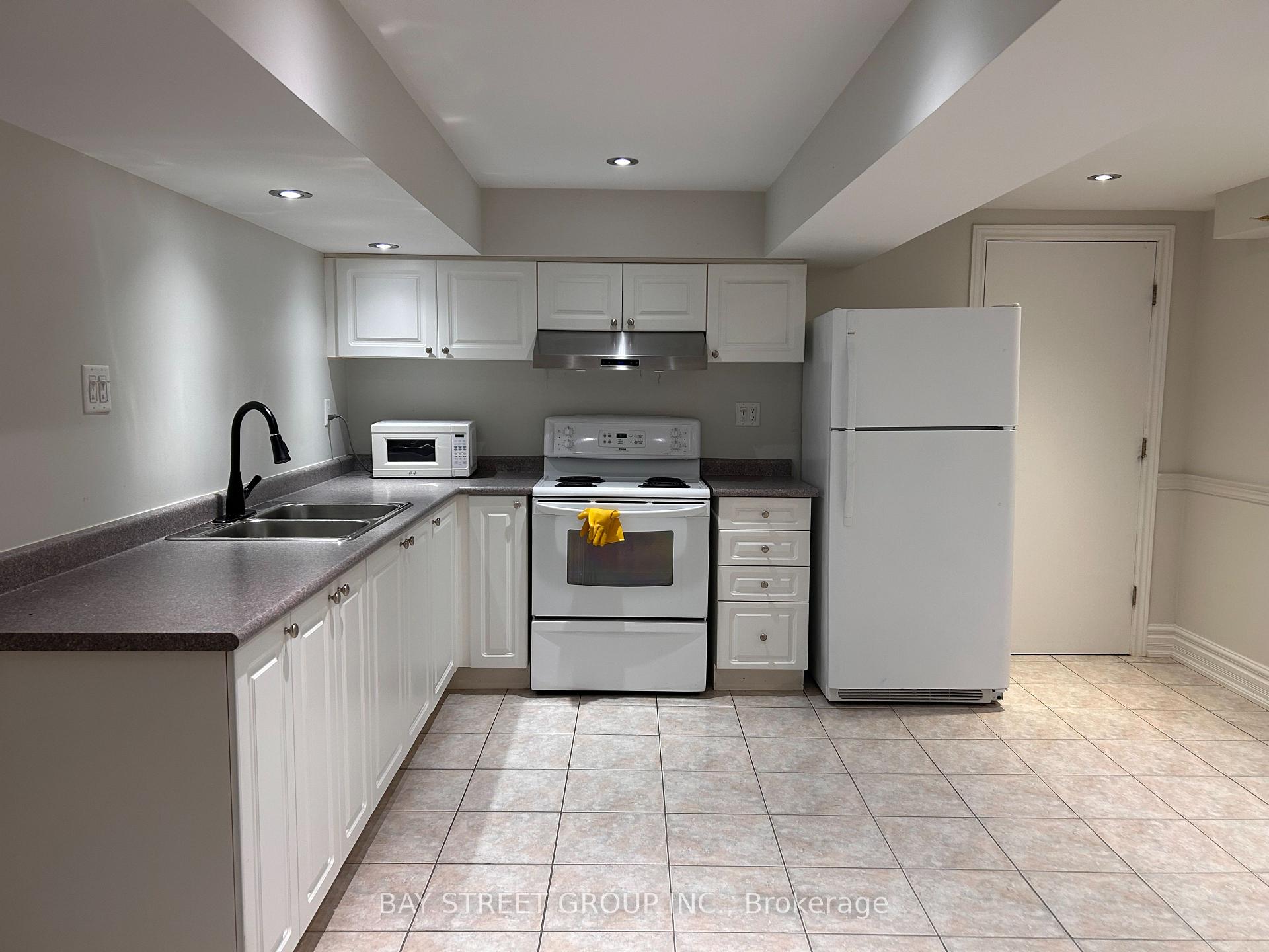 Photo 2 of 25 Kirkbride Crescent, Vaughan, Maple — HOMEH