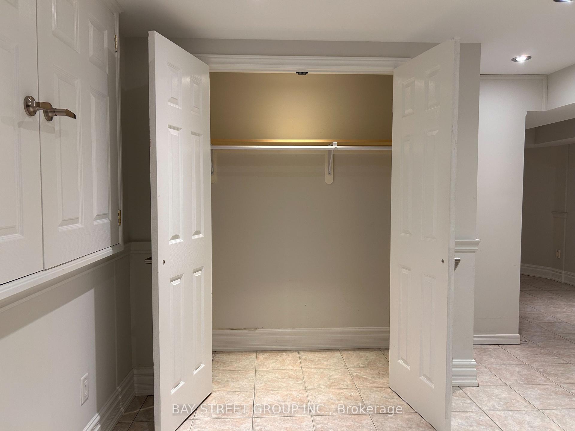 Photo 3 of 25 Kirkbride Crescent, Vaughan, Maple — HOMEH