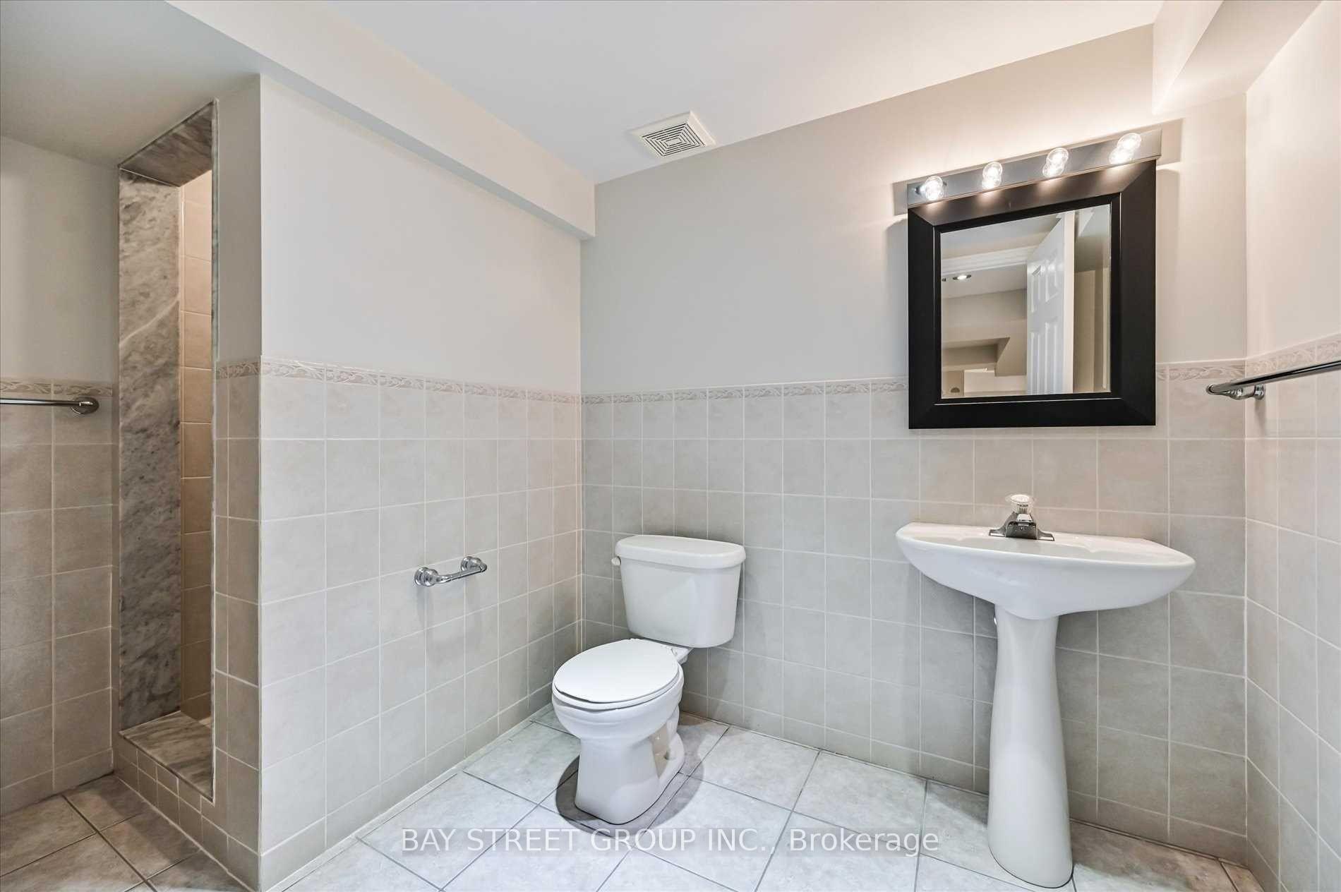 Photo 9 of 25 Kirkbride Crescent, Vaughan, Maple — HOMEH