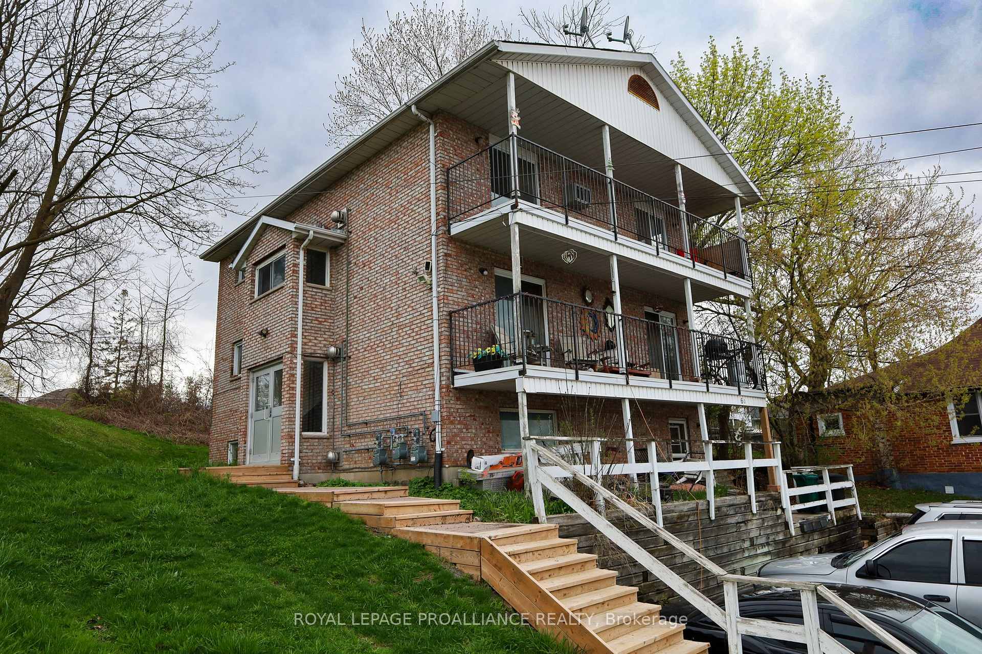 Photo 1 of 60 Wallbridge Crescent, Belleville, Belleville Ward — HOMEH