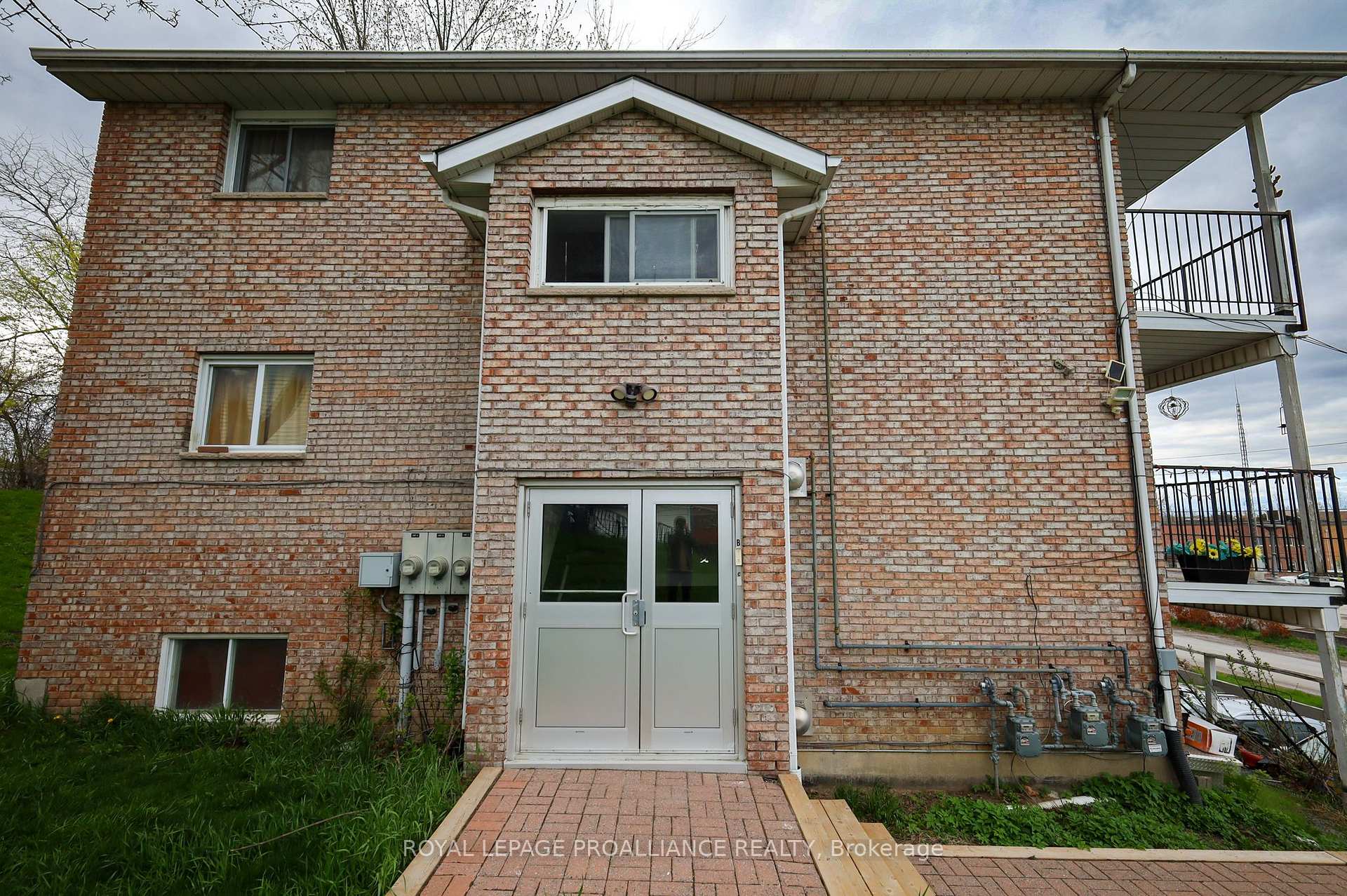 Photo 2 of 60 Wallbridge Crescent, Belleville, Belleville Ward — HOMEH