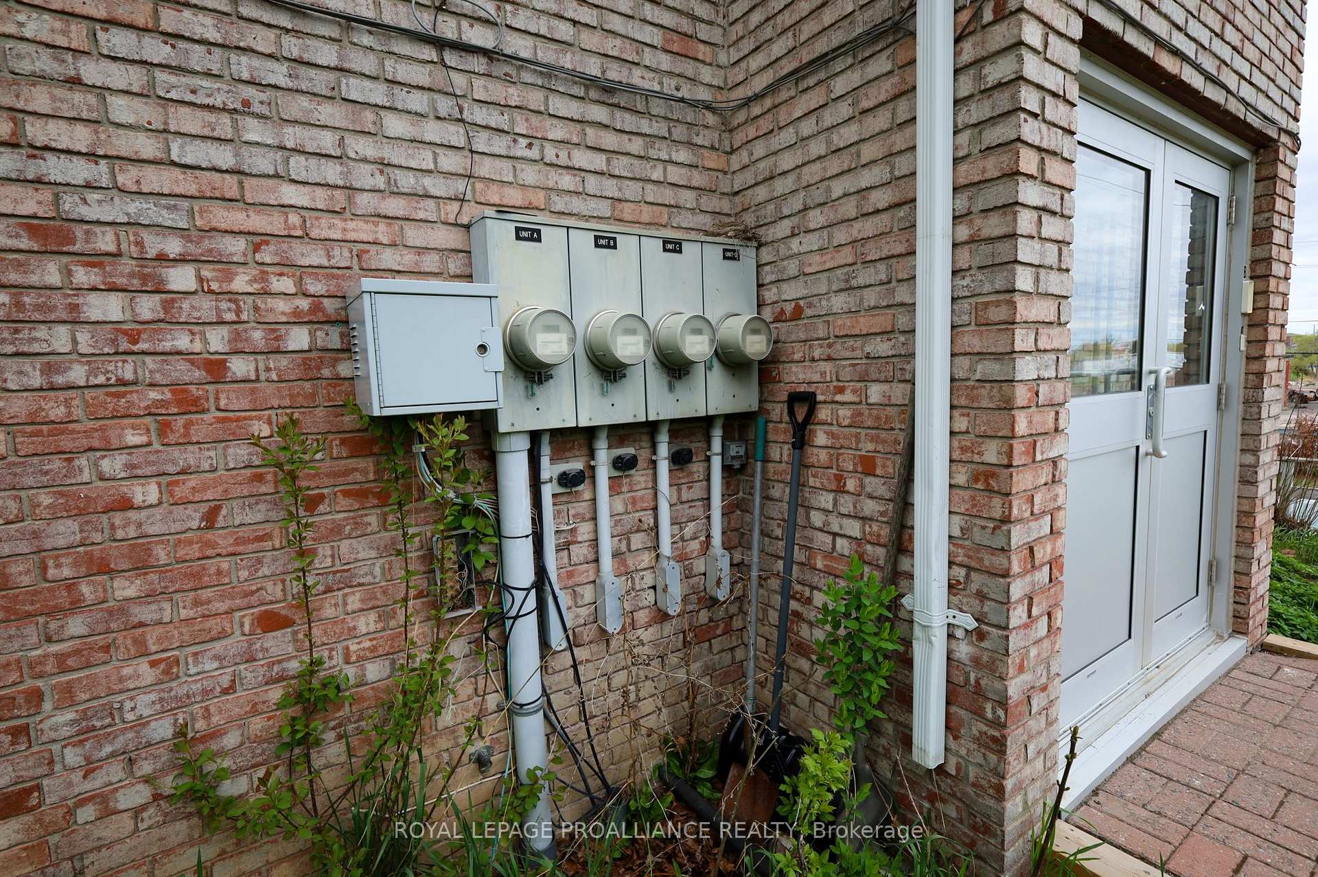 Photo 3 of 60 Wallbridge Crescent, Belleville, Belleville Ward — HOMEH