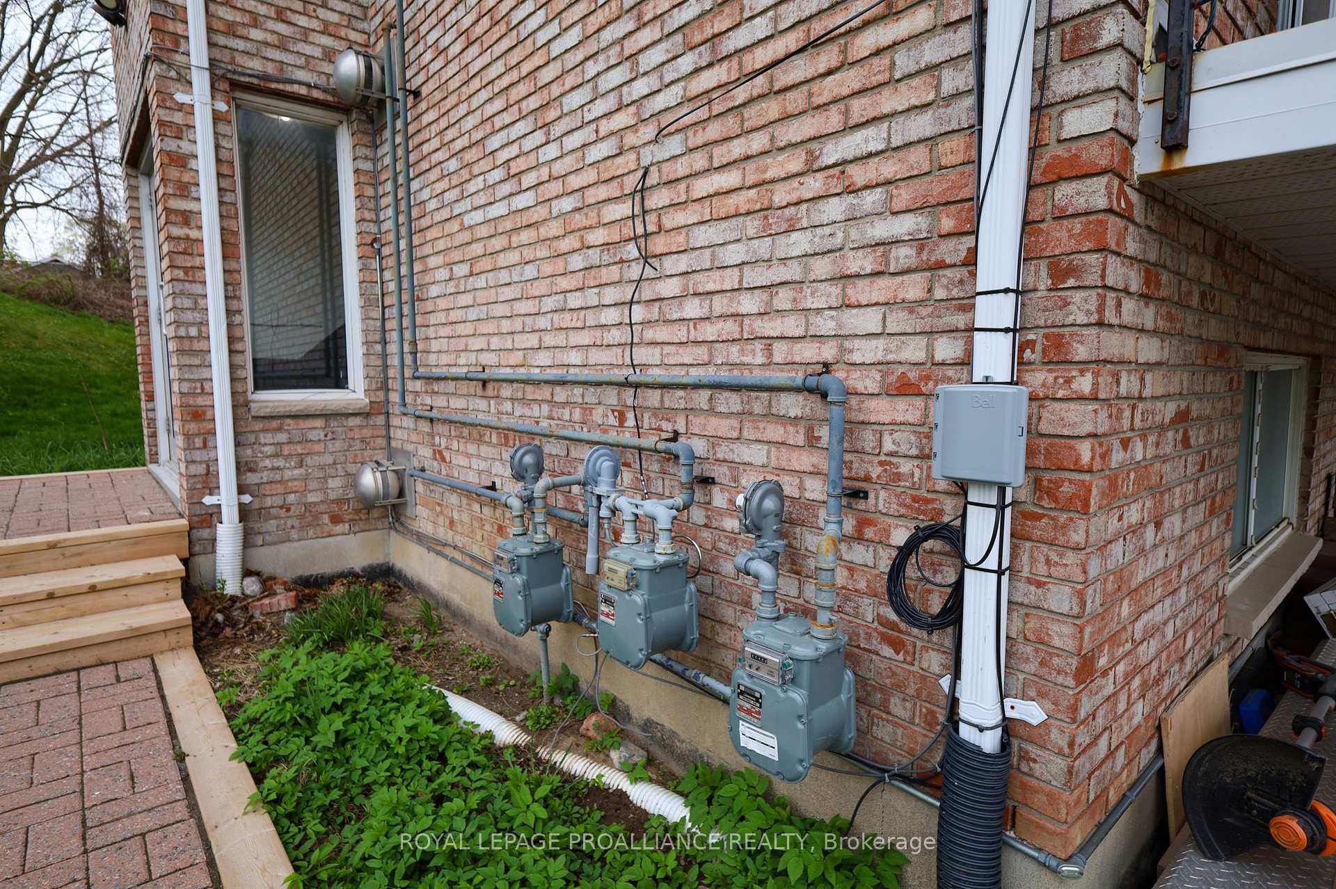 Photo 4 of 60 Wallbridge Crescent, Belleville, Belleville Ward — HOMEH