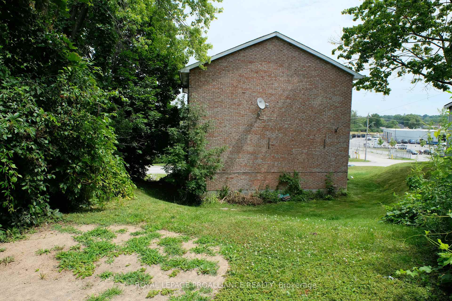 Photo 5 of 60 Wallbridge Crescent, Belleville, Belleville Ward — HOMEH