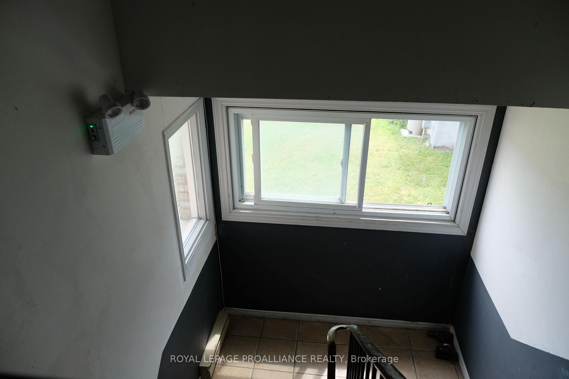 Photo 6 of 60 Wallbridge Crescent, Belleville, Belleville Ward — HOMEH