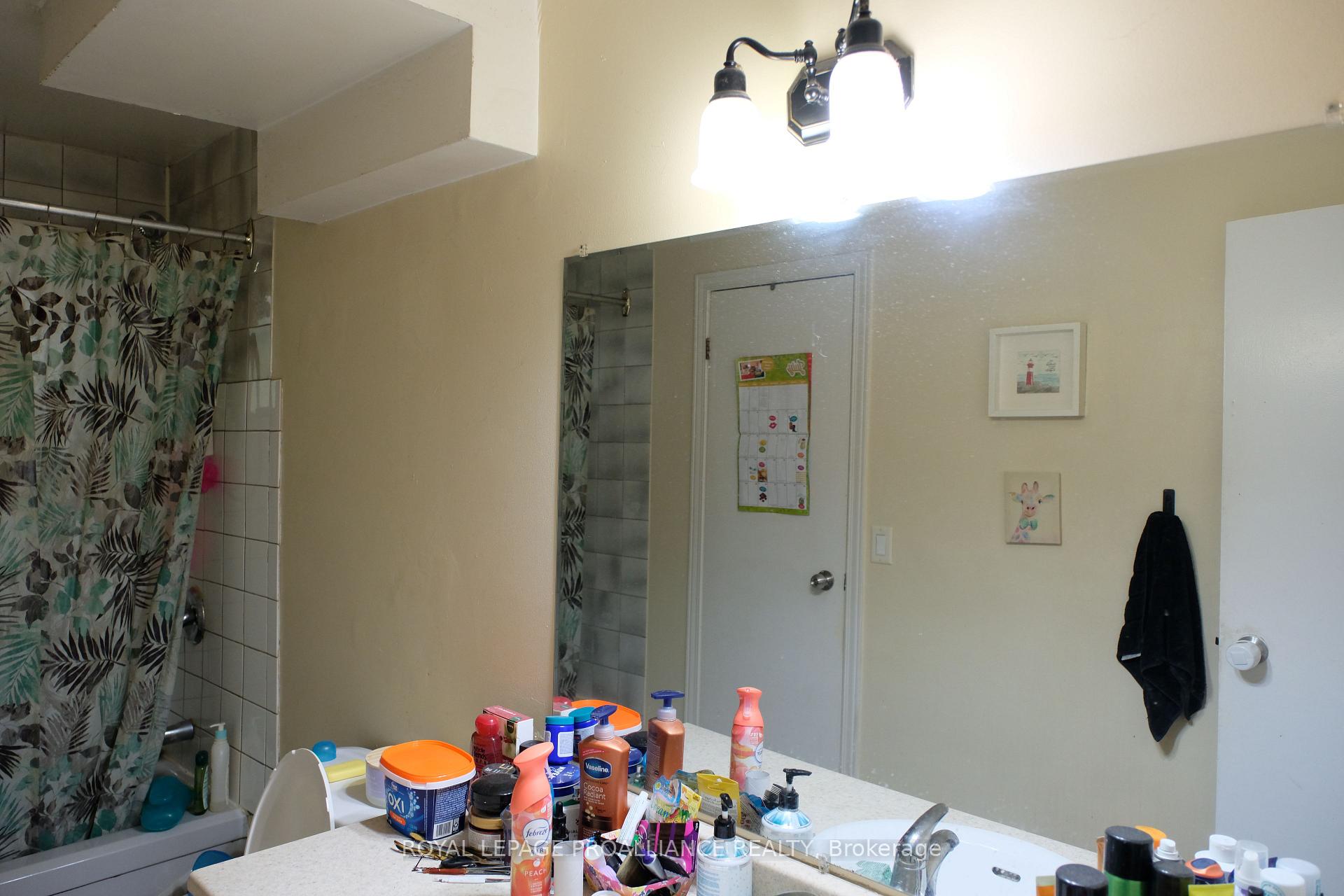 Photo 17 of 60 Wallbridge Crescent, Belleville, Belleville Ward — HOMEH