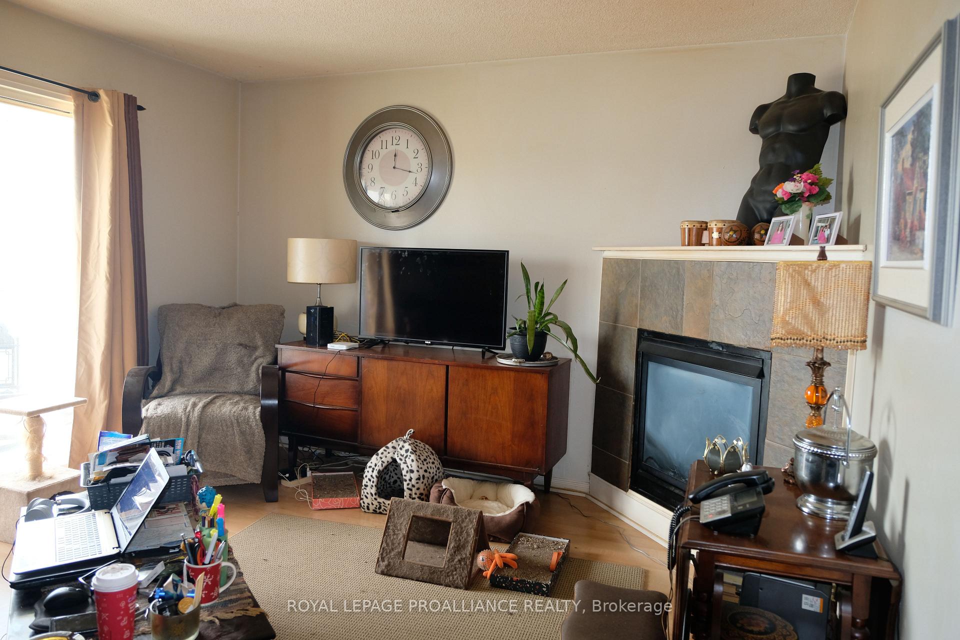 Photo 24 of 60 Wallbridge Crescent, Belleville, Belleville Ward — HOMEH
