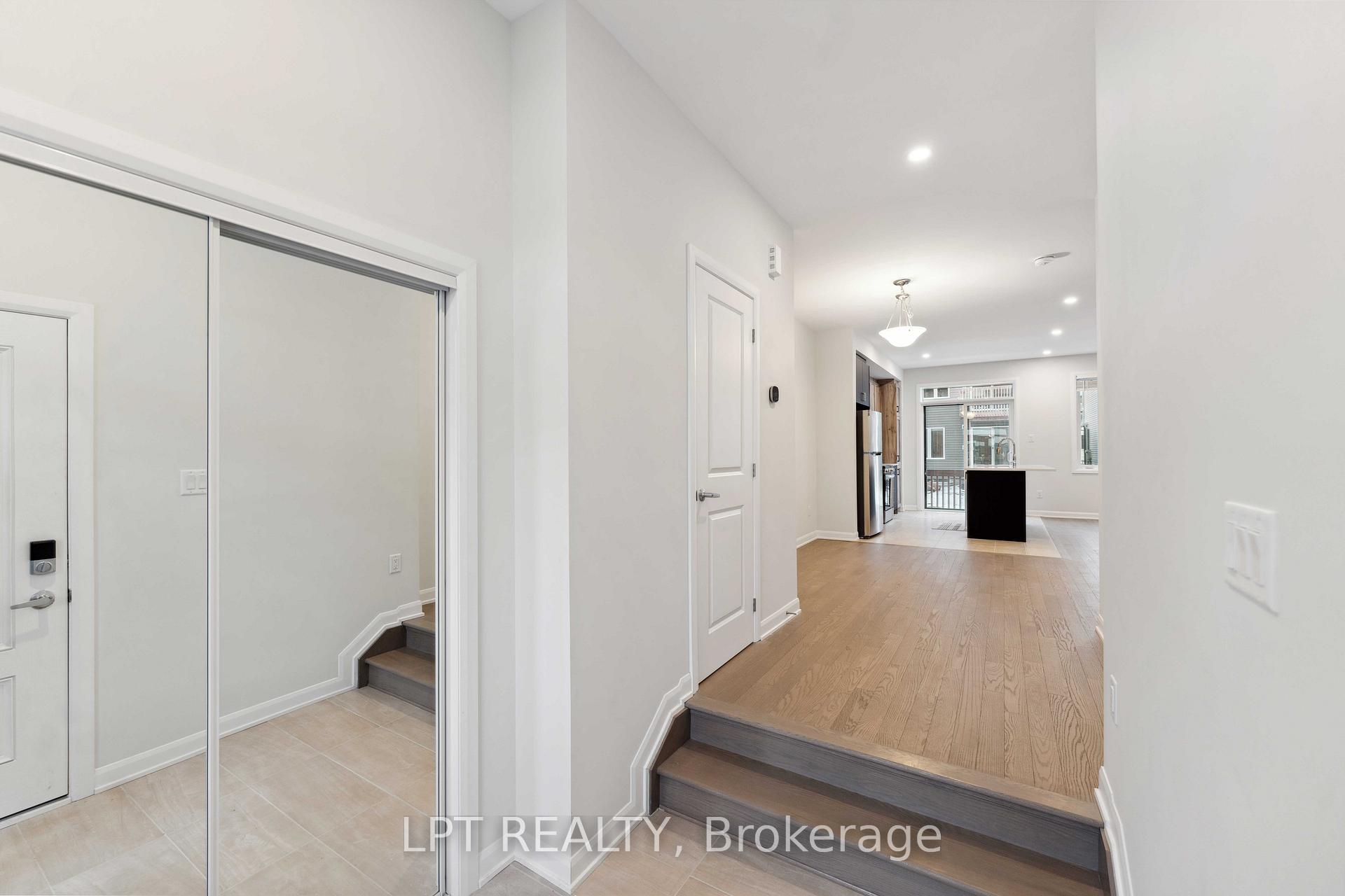 Photo 2 of 711 Fairline Row, Ottawa, Kanata - Emerald Meadows/Trailwest — HOMEH