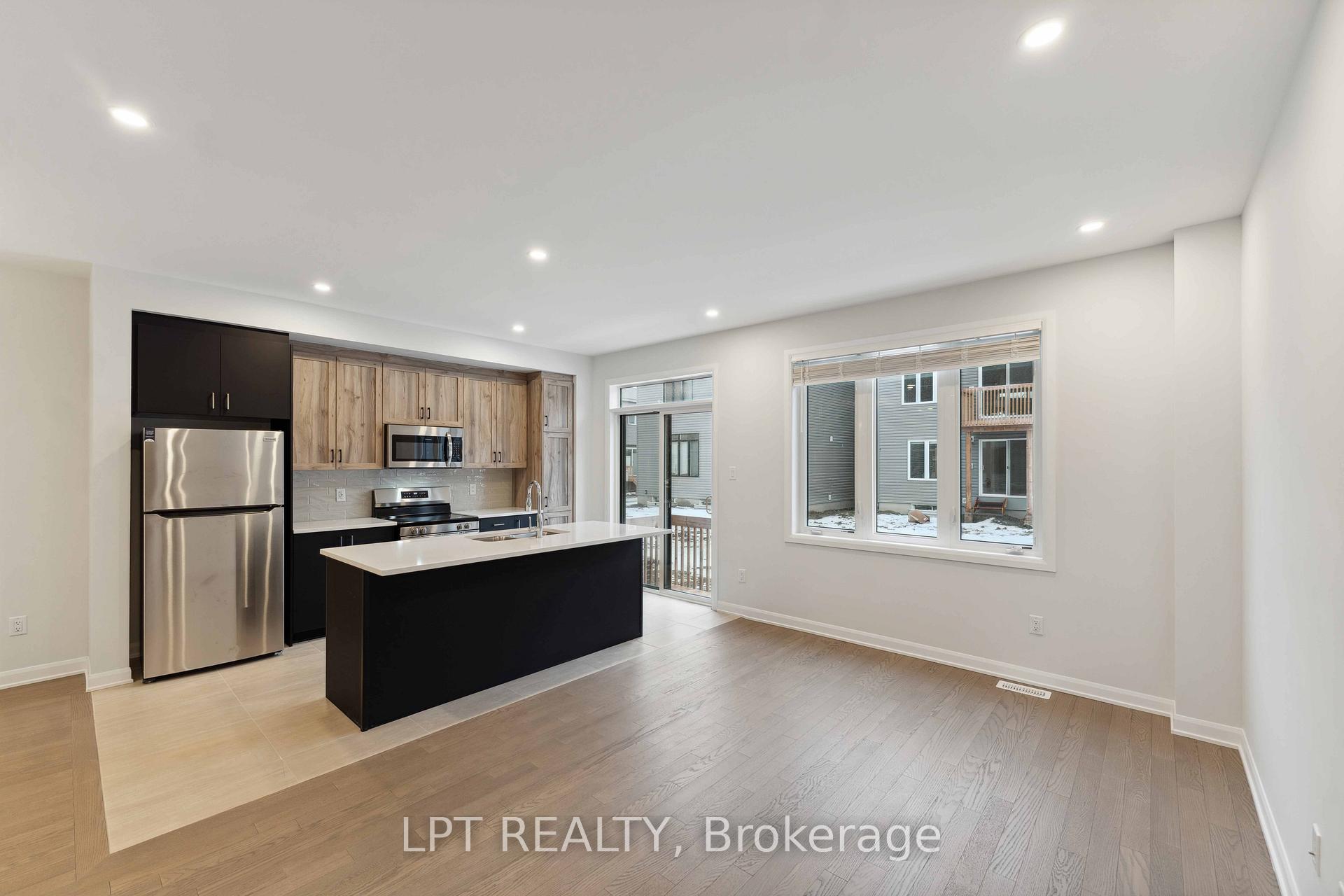 Photo 4 of 711 Fairline Row, Ottawa, Kanata - Emerald Meadows/Trailwest — HOMEH