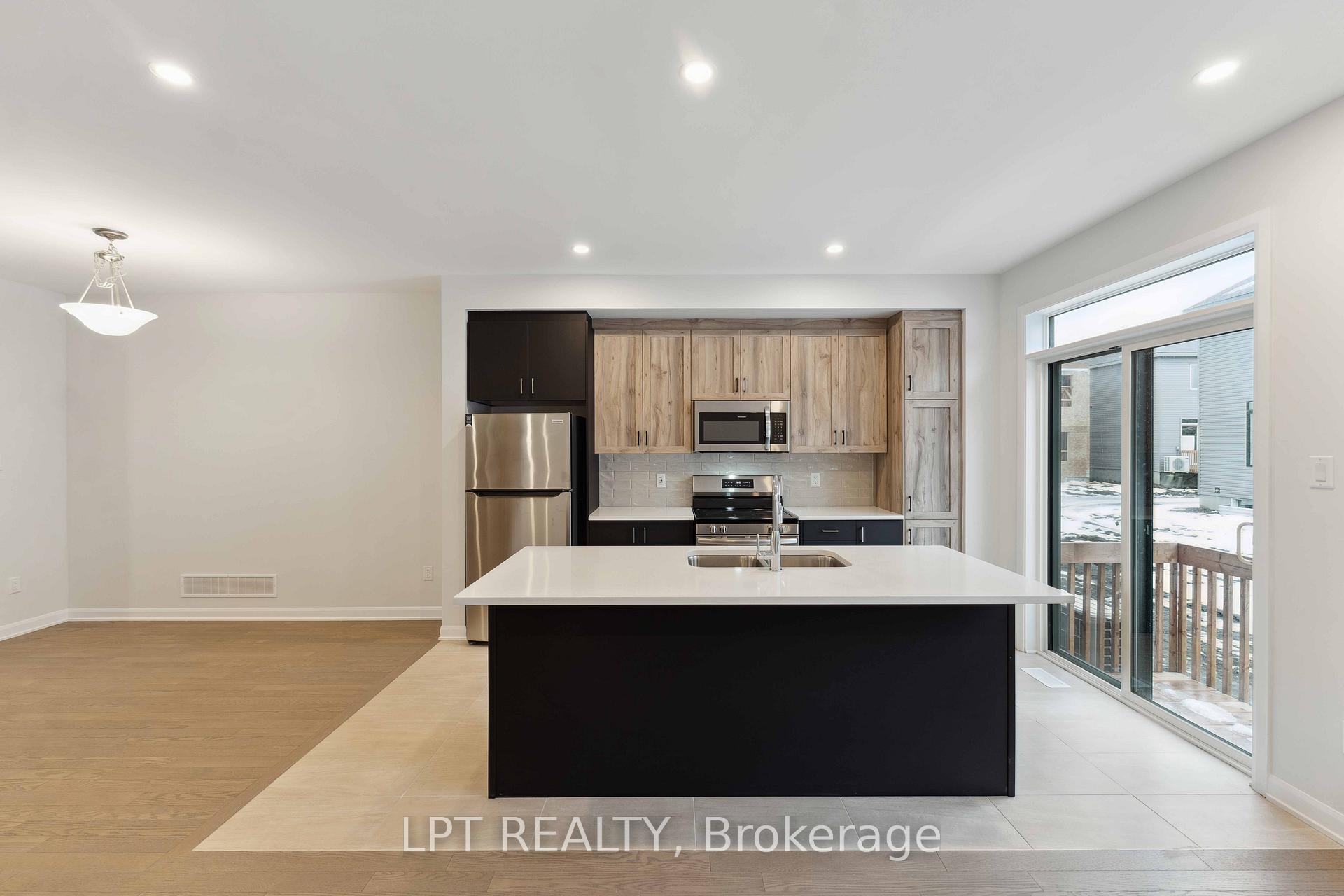 Photo 5 of 711 Fairline Row, Ottawa, Kanata - Emerald Meadows/Trailwest — HOMEH