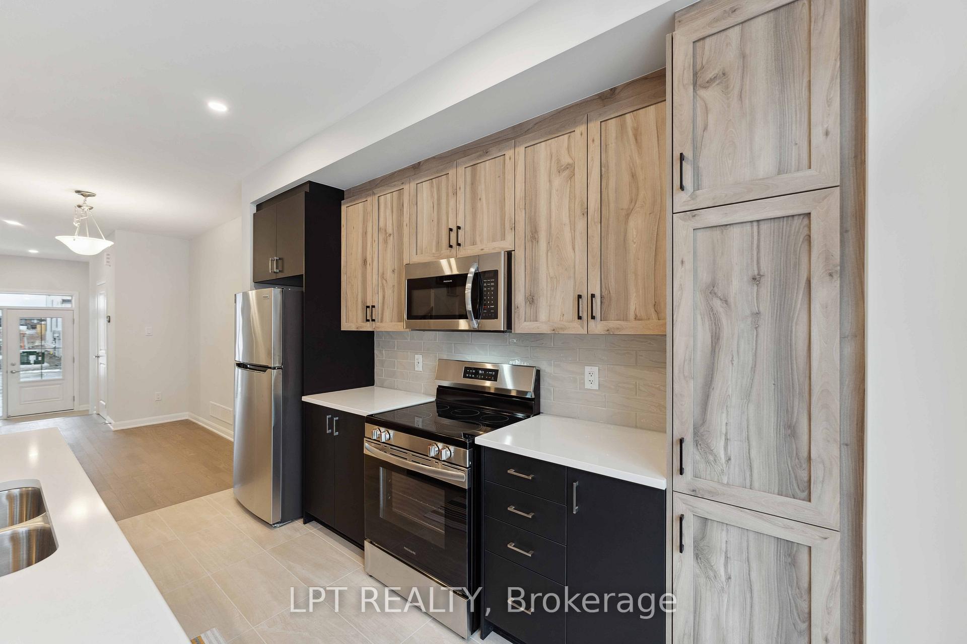 Photo 6 of 711 Fairline Row, Ottawa, Kanata - Emerald Meadows/Trailwest — HOMEH
