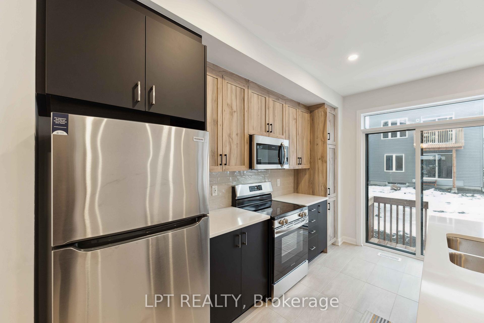 Photo 7 of 711 Fairline Row, Ottawa, Kanata - Emerald Meadows/Trailwest — HOMEH