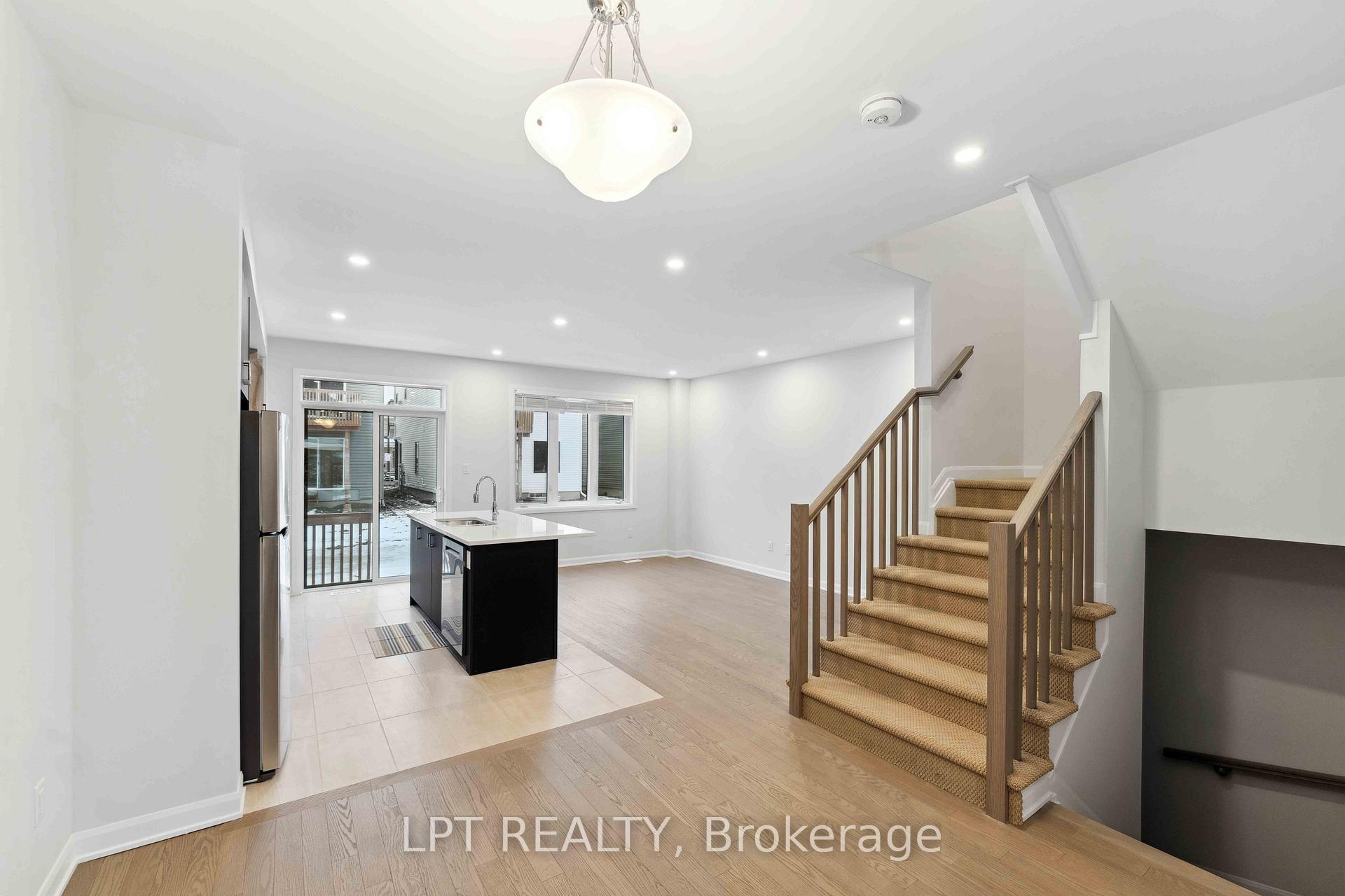 Photo 8 of 711 Fairline Row, Ottawa, Kanata - Emerald Meadows/Trailwest — HOMEH