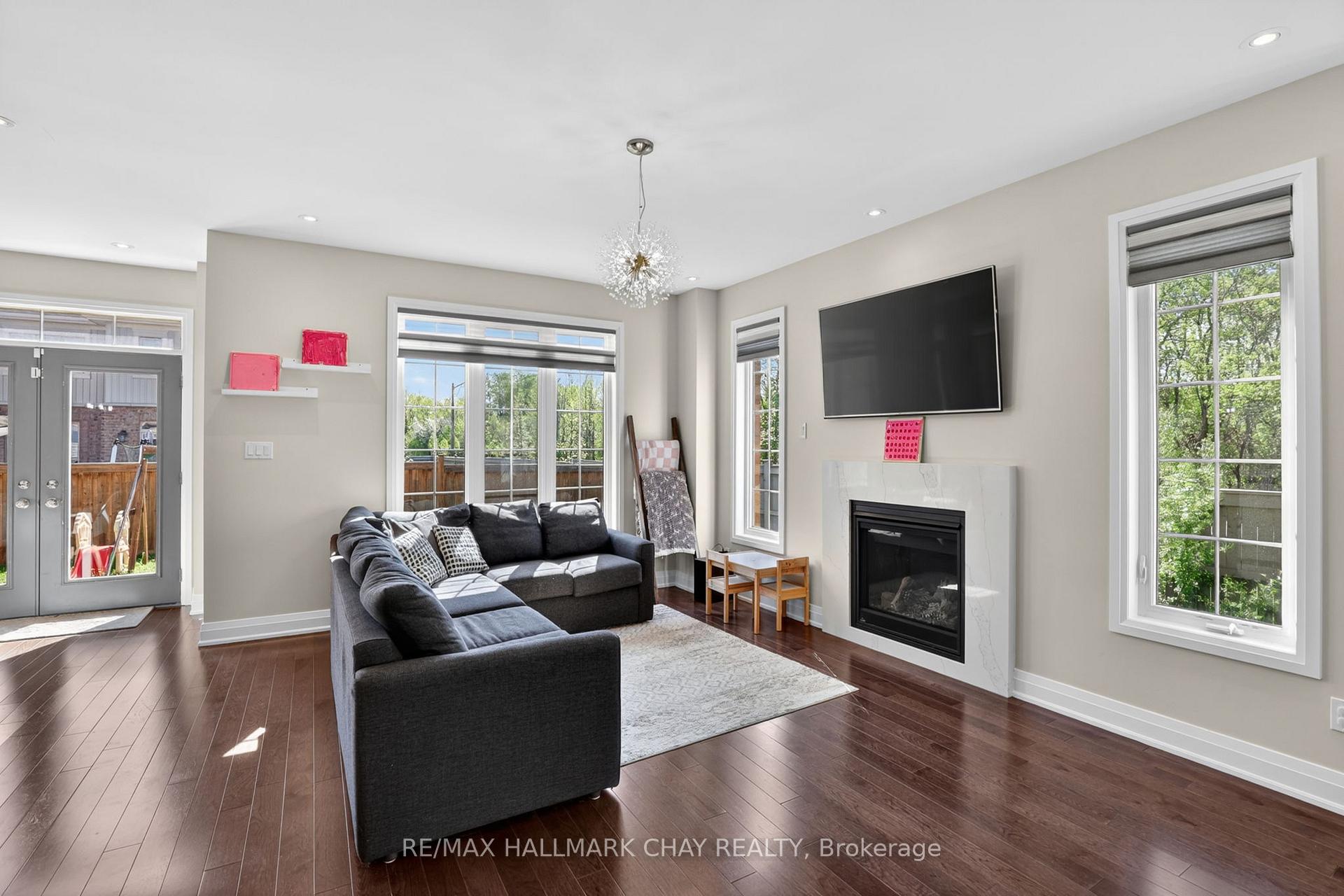 Photo 23 of 43 Walls Crescent, New Tecumseth, Tottenham — HOMEH