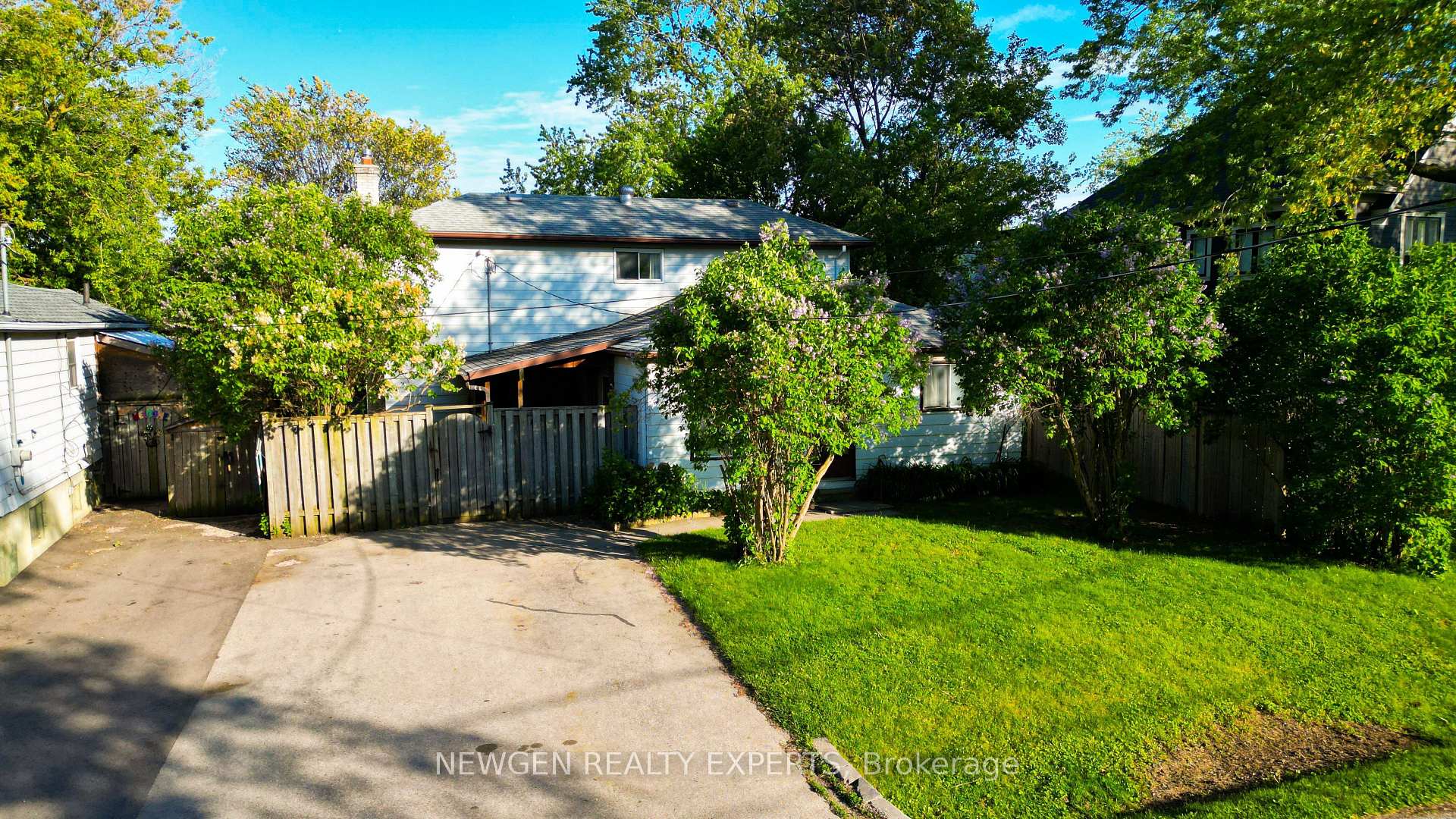Photo 2 of 1070 Pelham Avenue, Mississauga, Lakeview — HOMEH