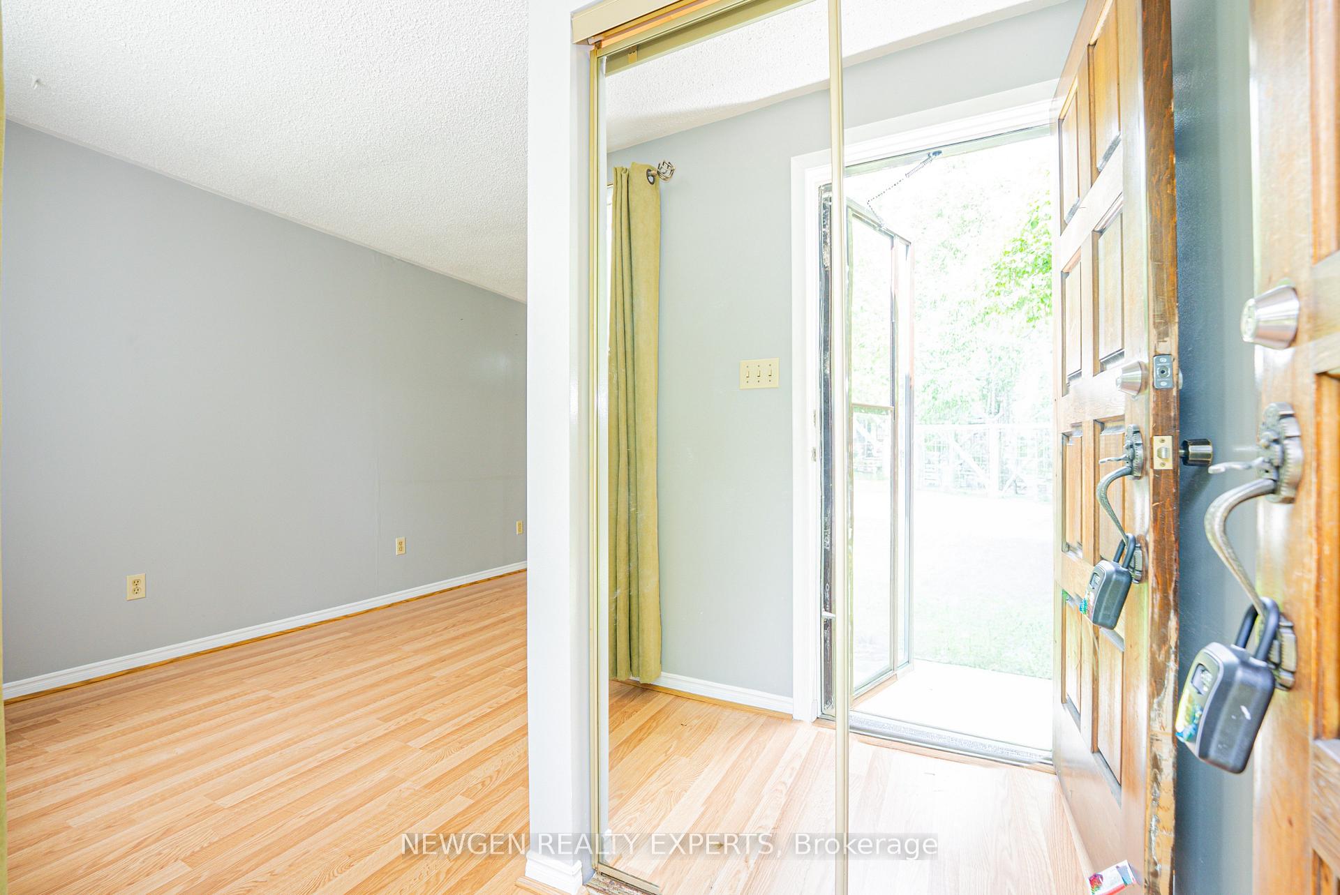 Photo 6 of 1070 Pelham Avenue, Mississauga, Lakeview — HOMEH