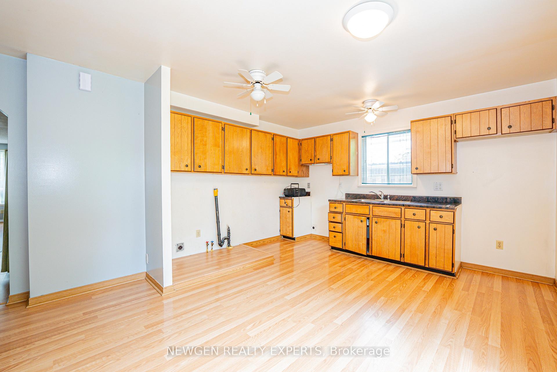 Photo 10 of 1070 Pelham Avenue, Mississauga, Lakeview — HOMEH