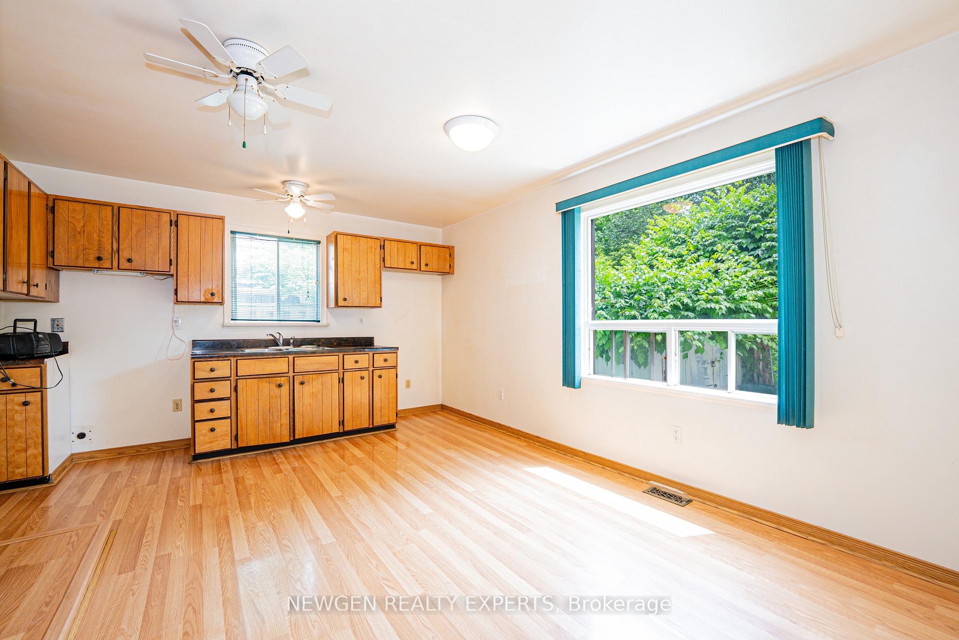 Photo 11 of 1070 Pelham Avenue, Mississauga, Lakeview — HOMEH
