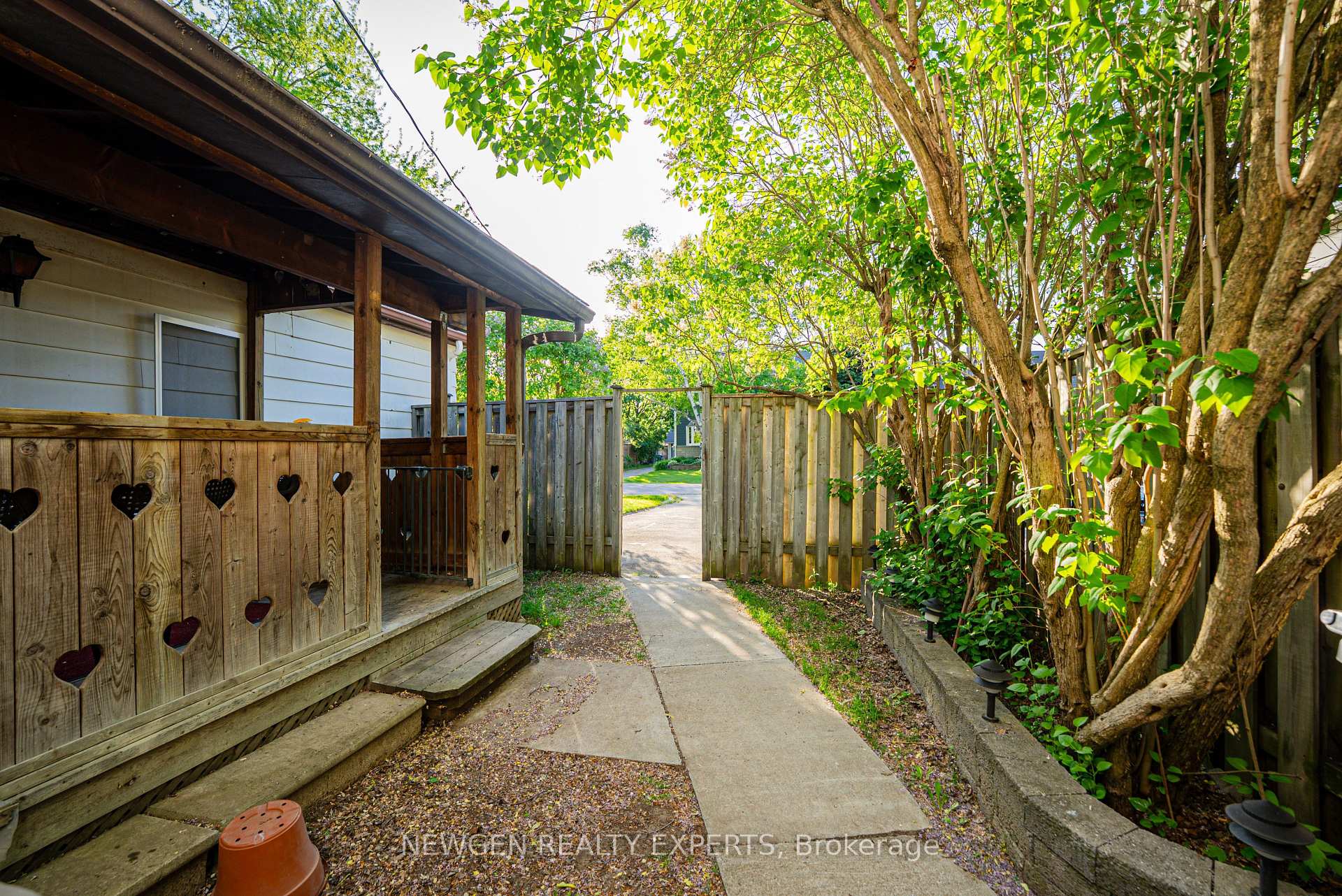 Photo 30 of 1070 Pelham Avenue, Mississauga, Lakeview — HOMEH