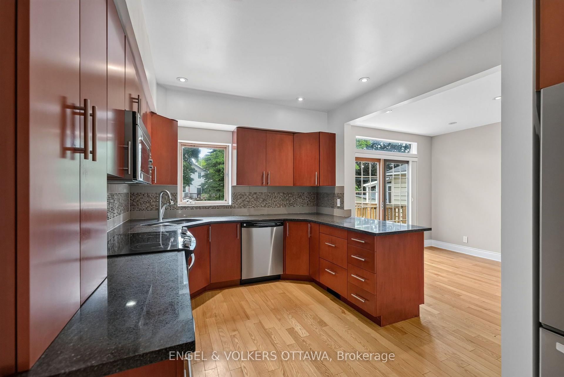 Photo 11 of 75 Ross Avenue, Ottawa, Ottawa West — HOMEH