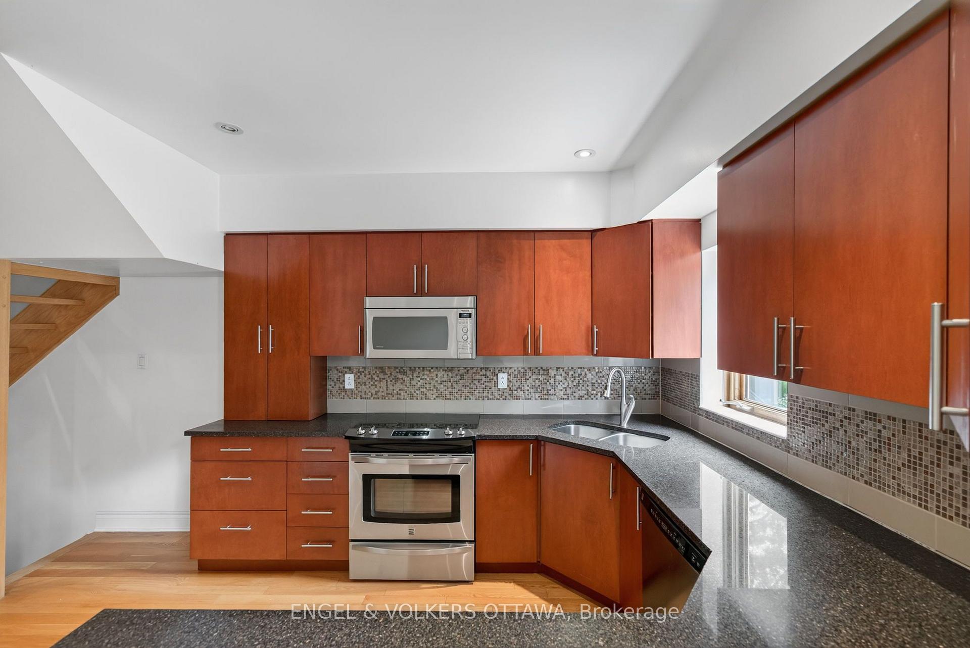 Photo 12 of 75 Ross Avenue, Ottawa, Ottawa West — HOMEH