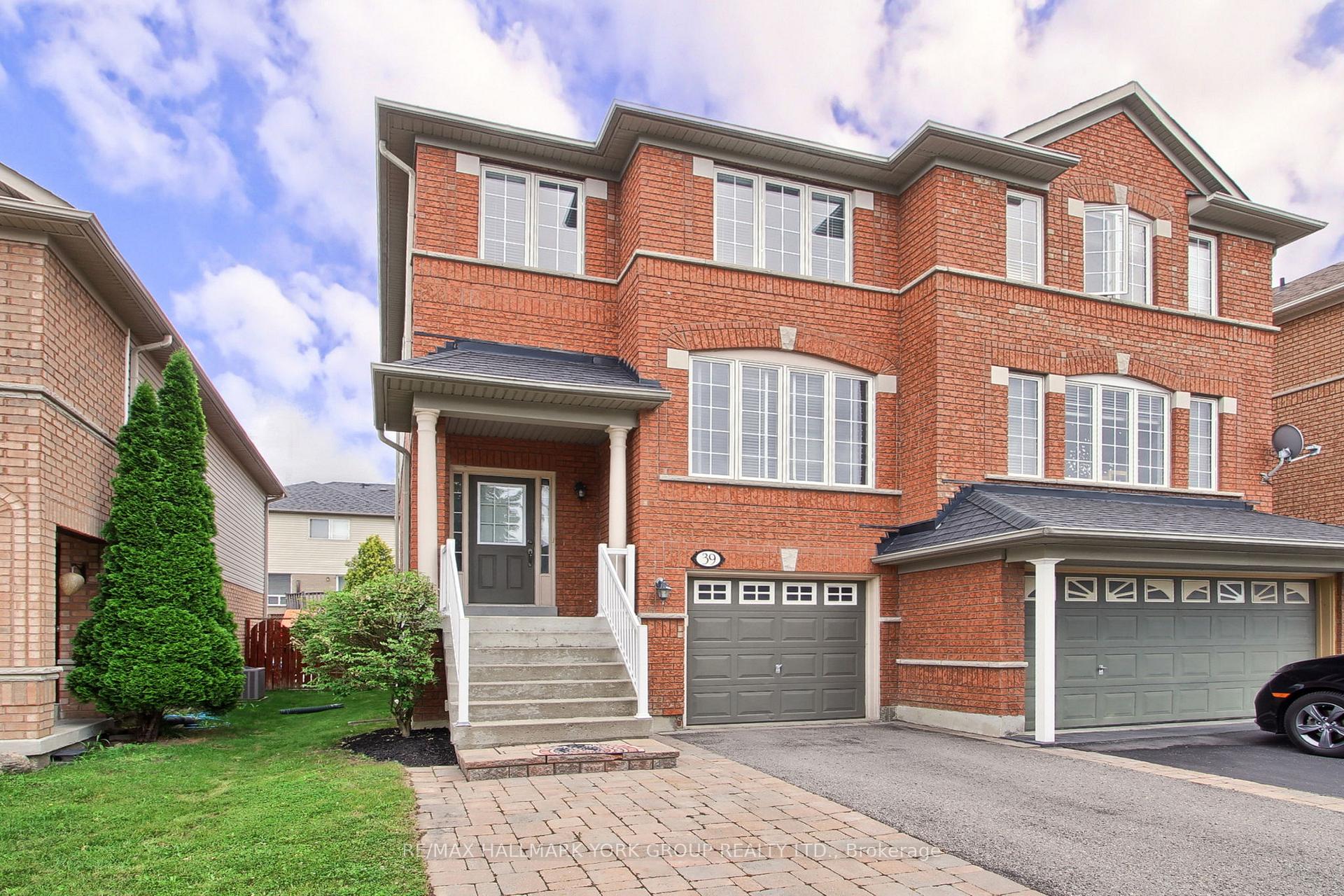 Photo 2 of 39 Millcliff Circle, Aurora, Aurora Grove — HOMEH