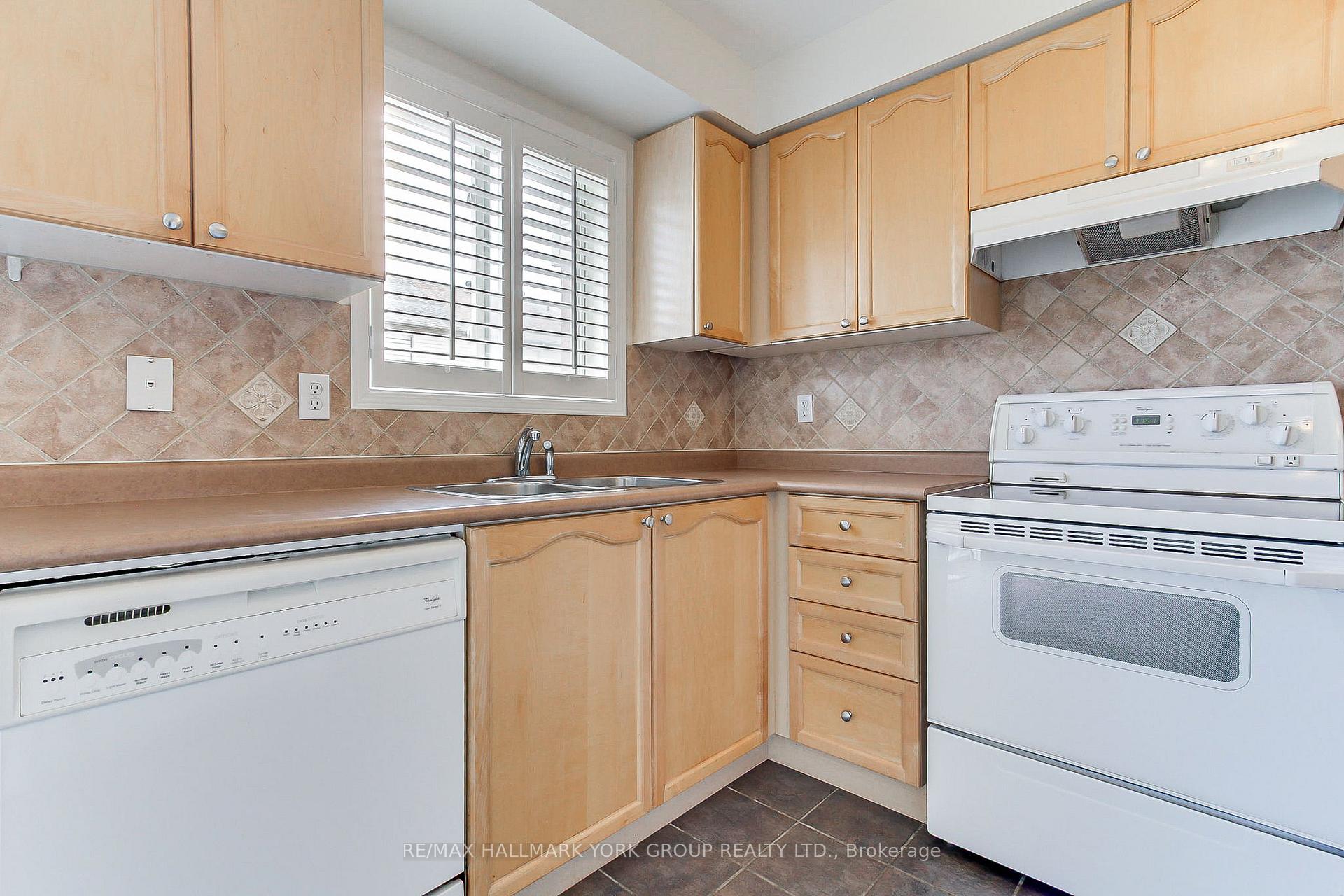 Photo 7 of 39 Millcliff Circle, Aurora, Aurora Grove — HOMEH
