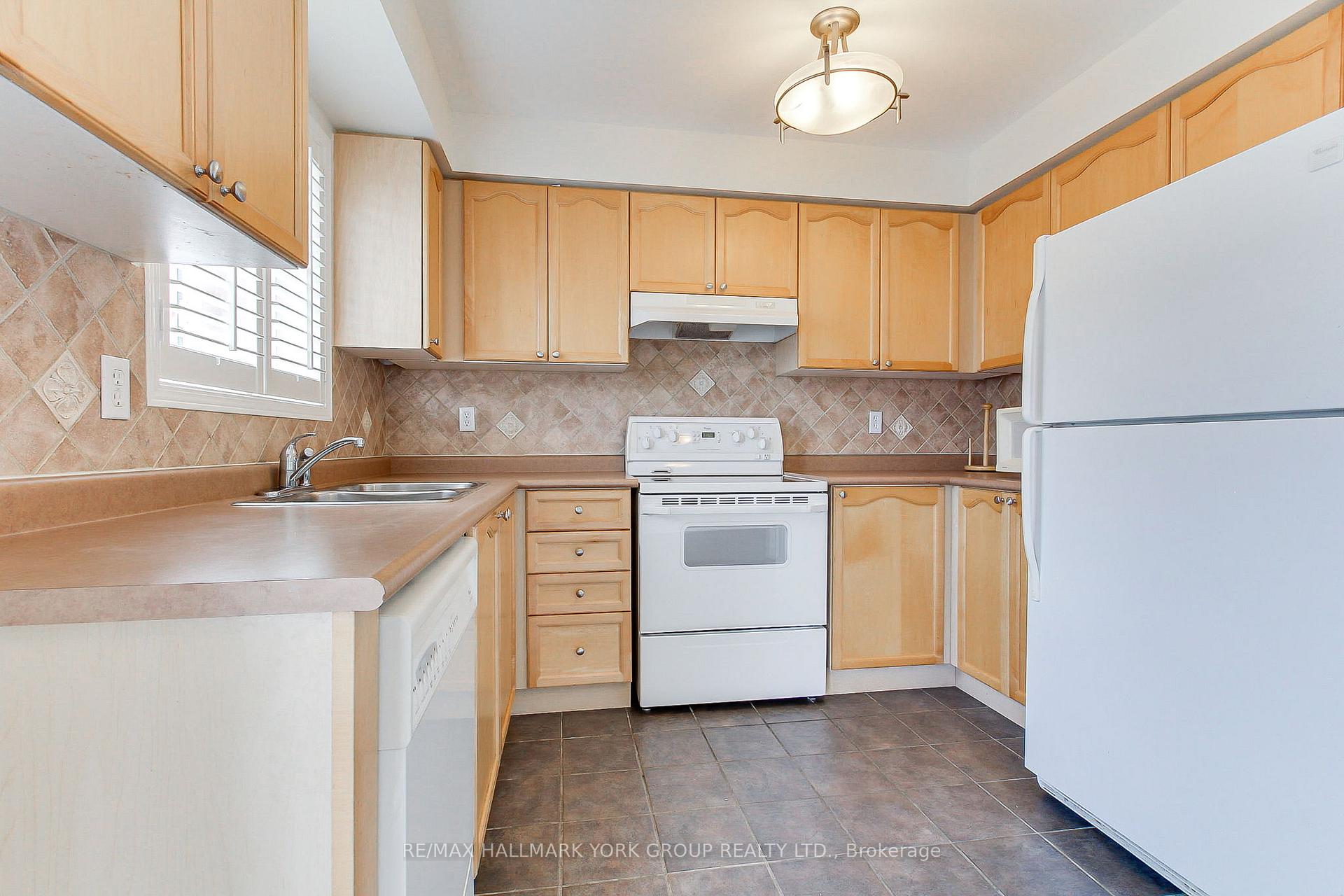 Photo 8 of 39 Millcliff Circle, Aurora, Aurora Grove — HOMEH