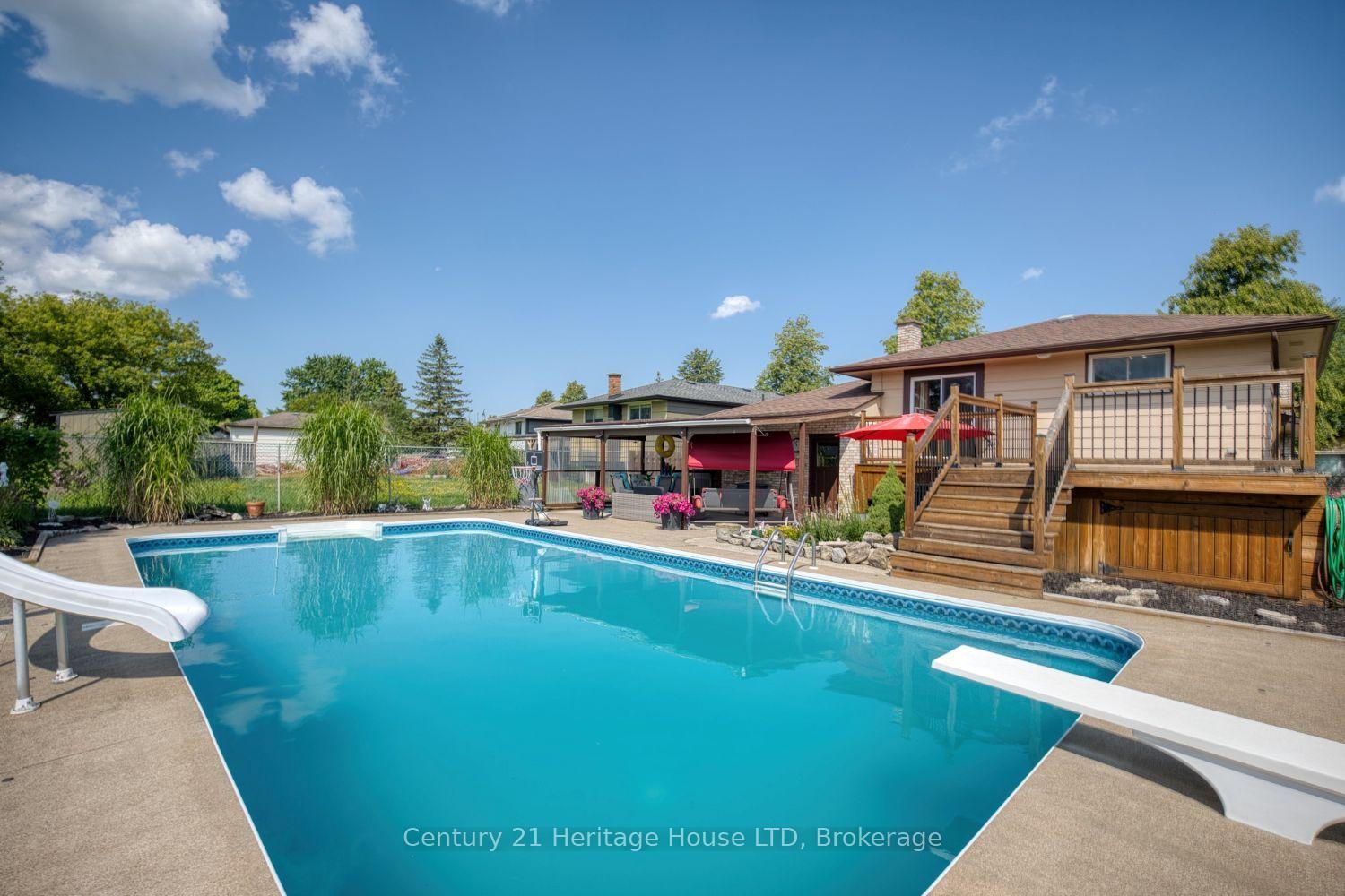 Photo 4 of 8086 Paddock Trail Drive, Niagara Falls, Ascot — HOMEH