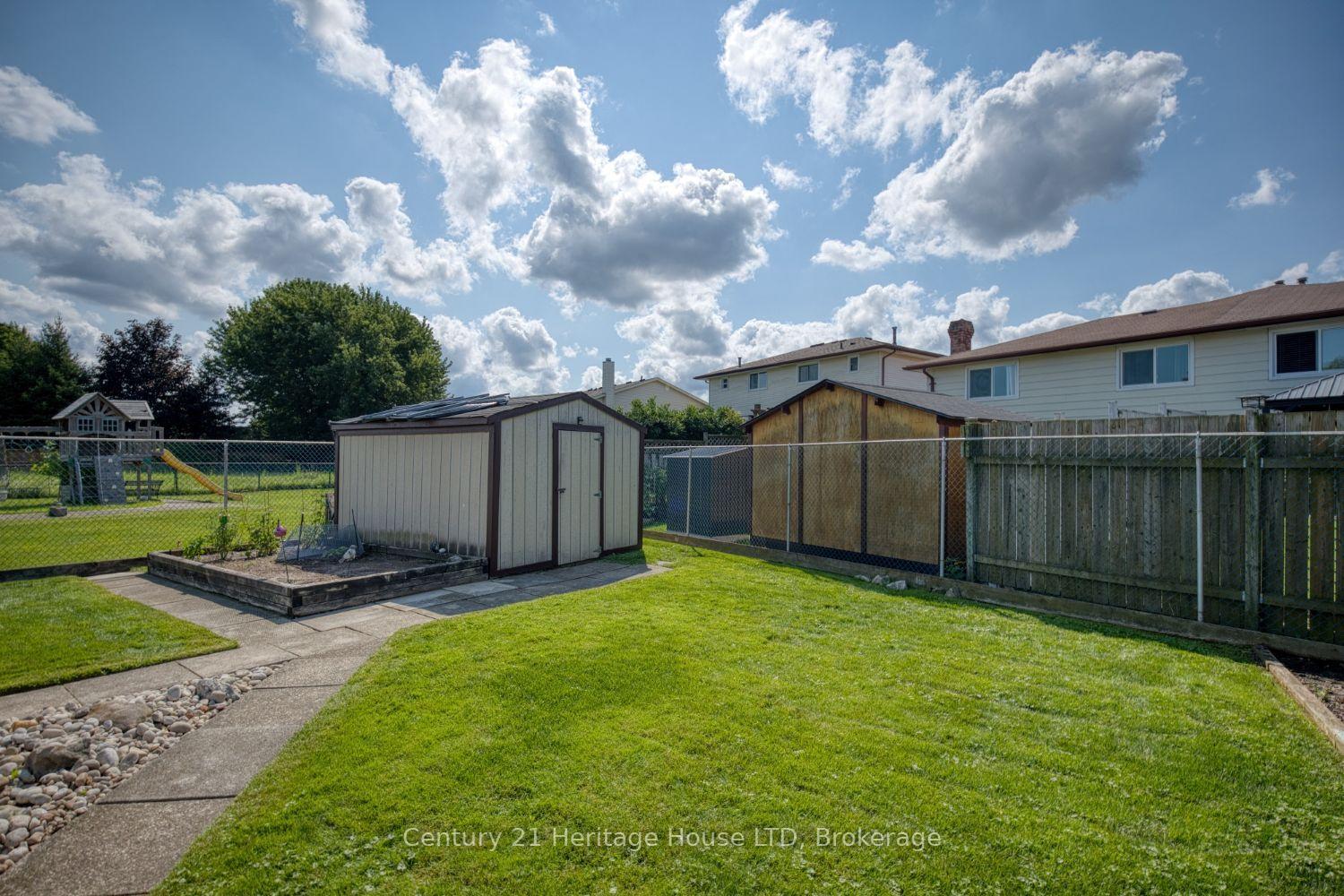 Photo 5 of 8086 Paddock Trail Drive, Niagara Falls, Ascot — HOMEH