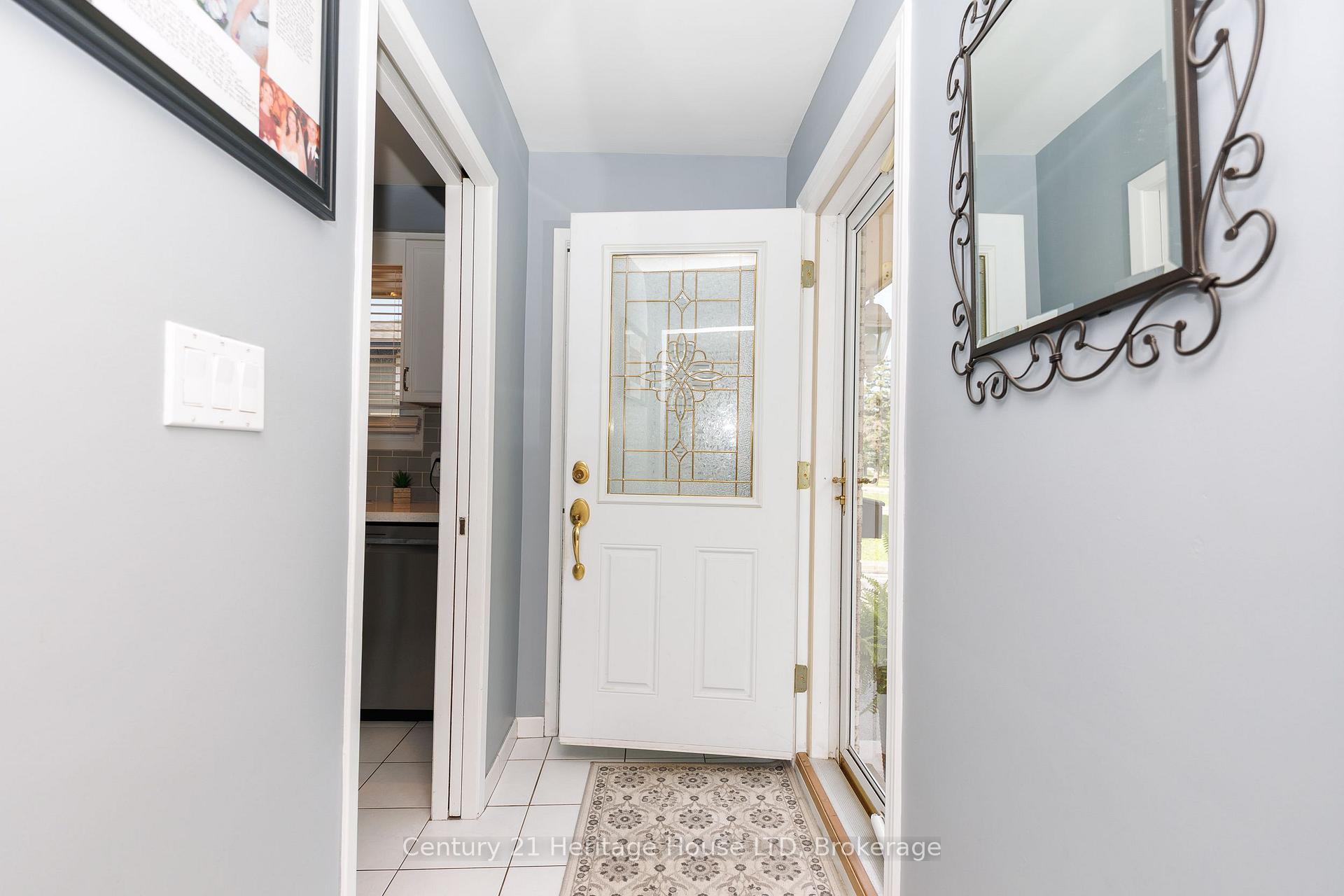 Photo 6 of 8086 Paddock Trail Drive, Niagara Falls, Ascot — HOMEH