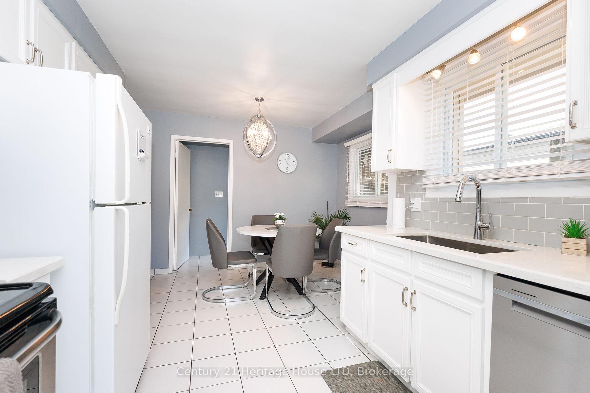 Photo 7 of 8086 Paddock Trail Drive, Niagara Falls, Ascot — HOMEH